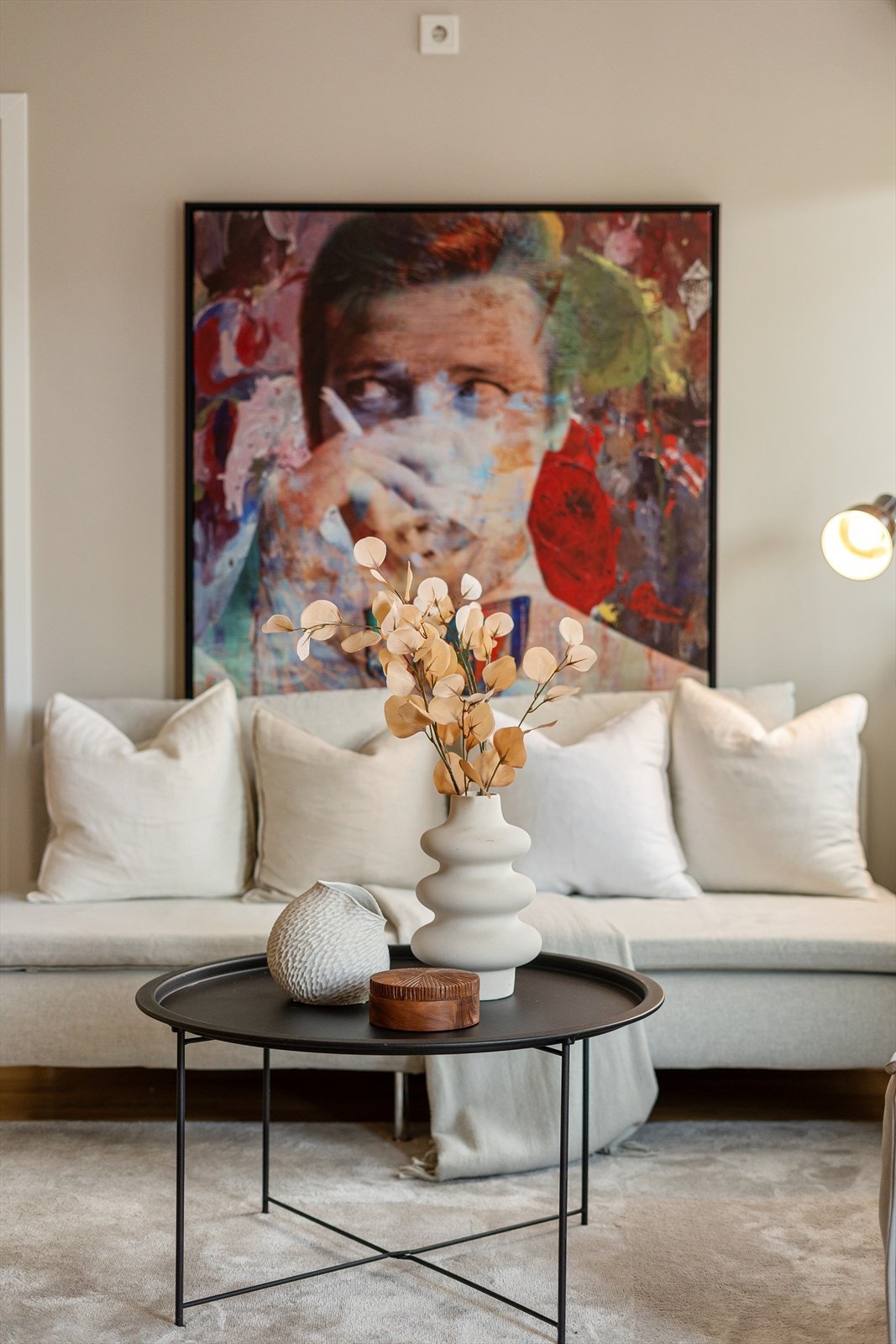 Balansert ventilasjonsanlegg med varmegjenvinning er montert med avtrekk i bad og kjøkken, samt lufttilførsel i oppholdsrom Galleribilde