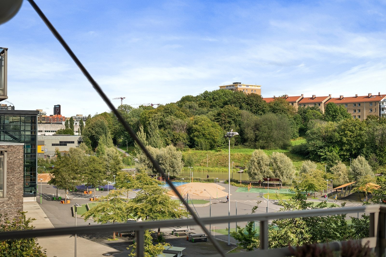 Her bor du midt i "smørøyet" med kort vei til gode kollektiv- og servicetilbud Galleribilde