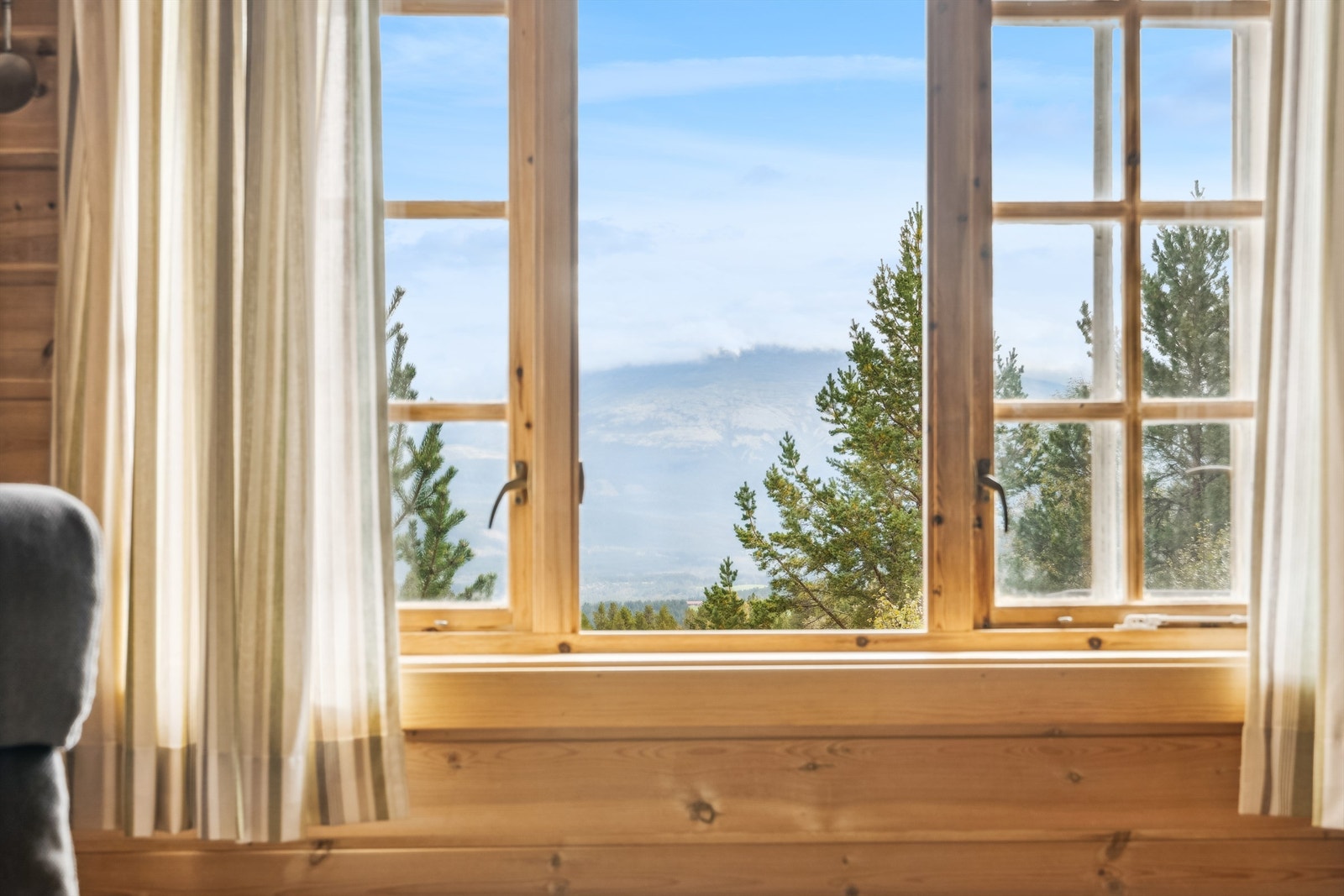 Flott utsikt fra stuevindu Galleribilde