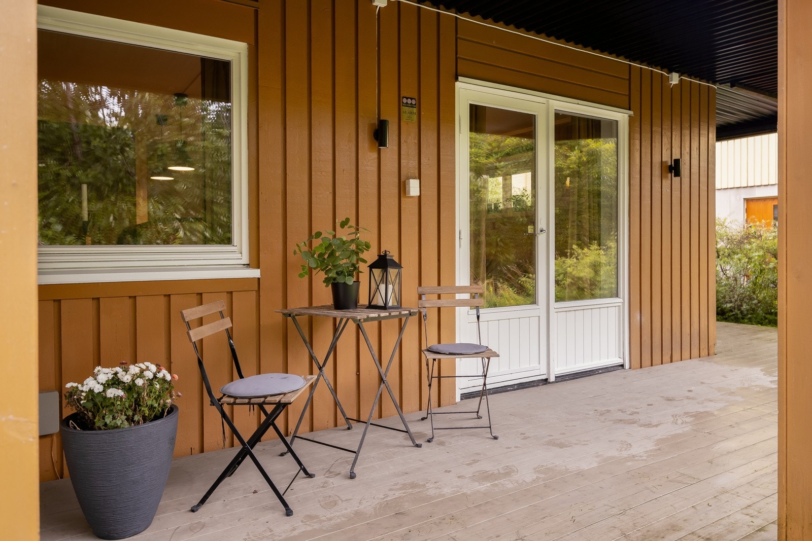 Terrassen innbyr virkelig til utendørs hygge. Galleribilde