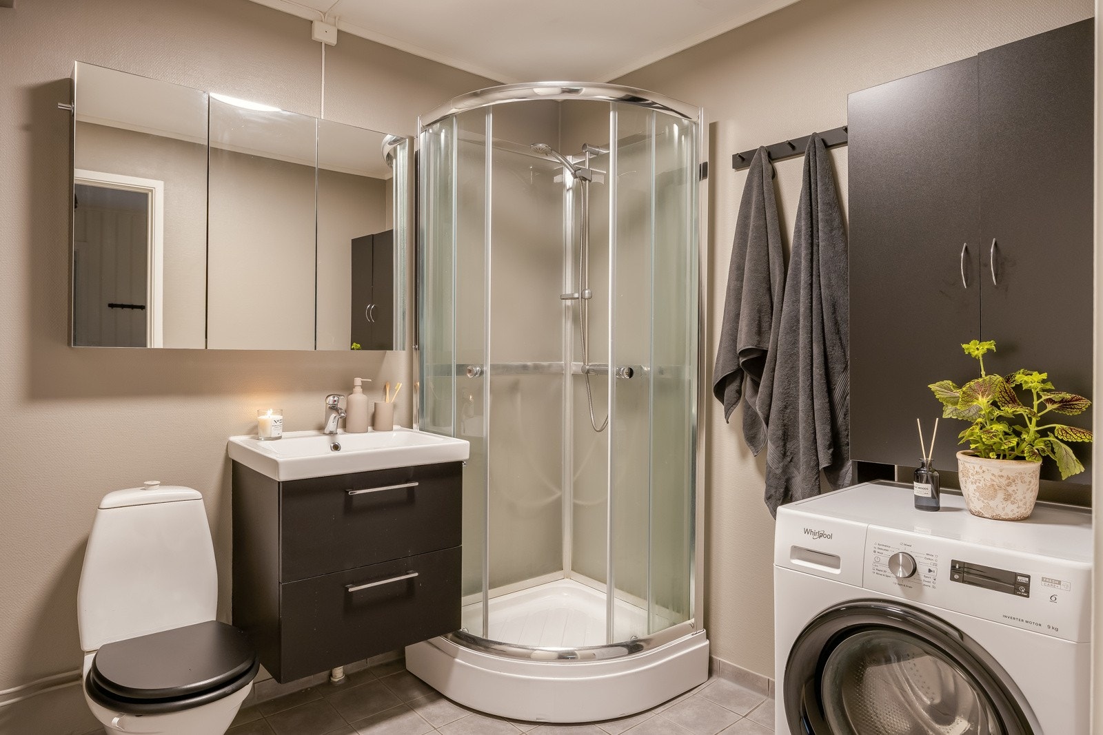 Flott bad med gulvvarme. Galleribilde