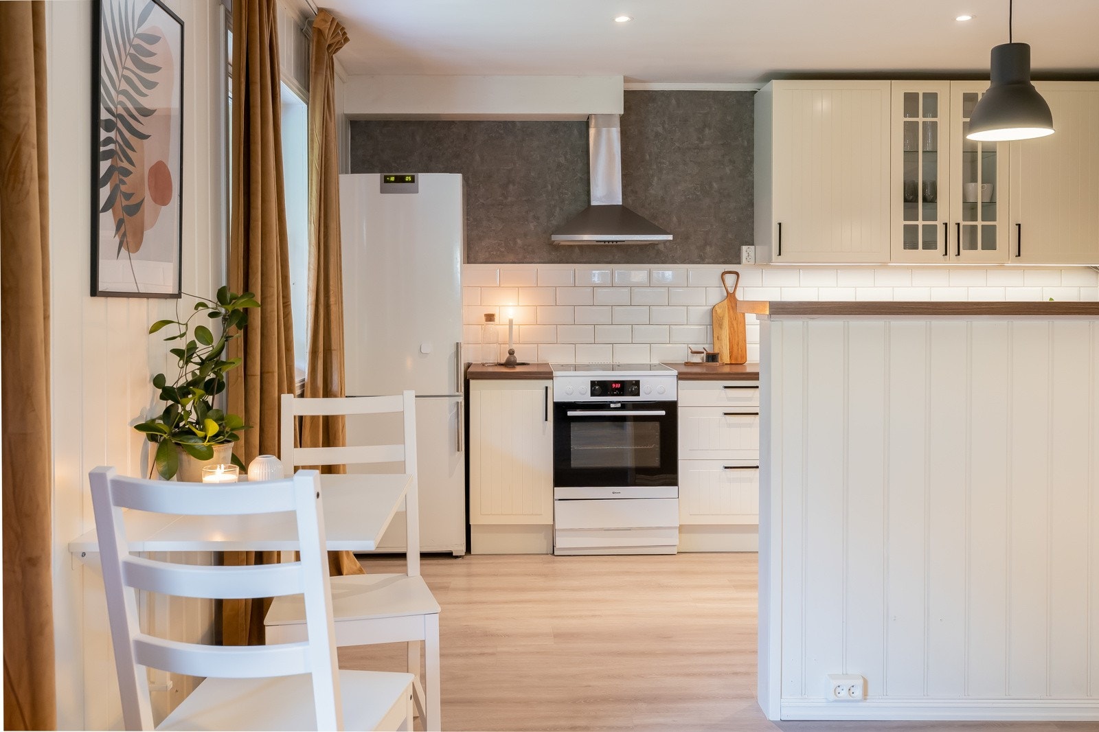 Det er kun 5 minutter med bil til både City Syd og Heimdal sentrum, ca 10 min kjøring til Trondheim. Galleribilde