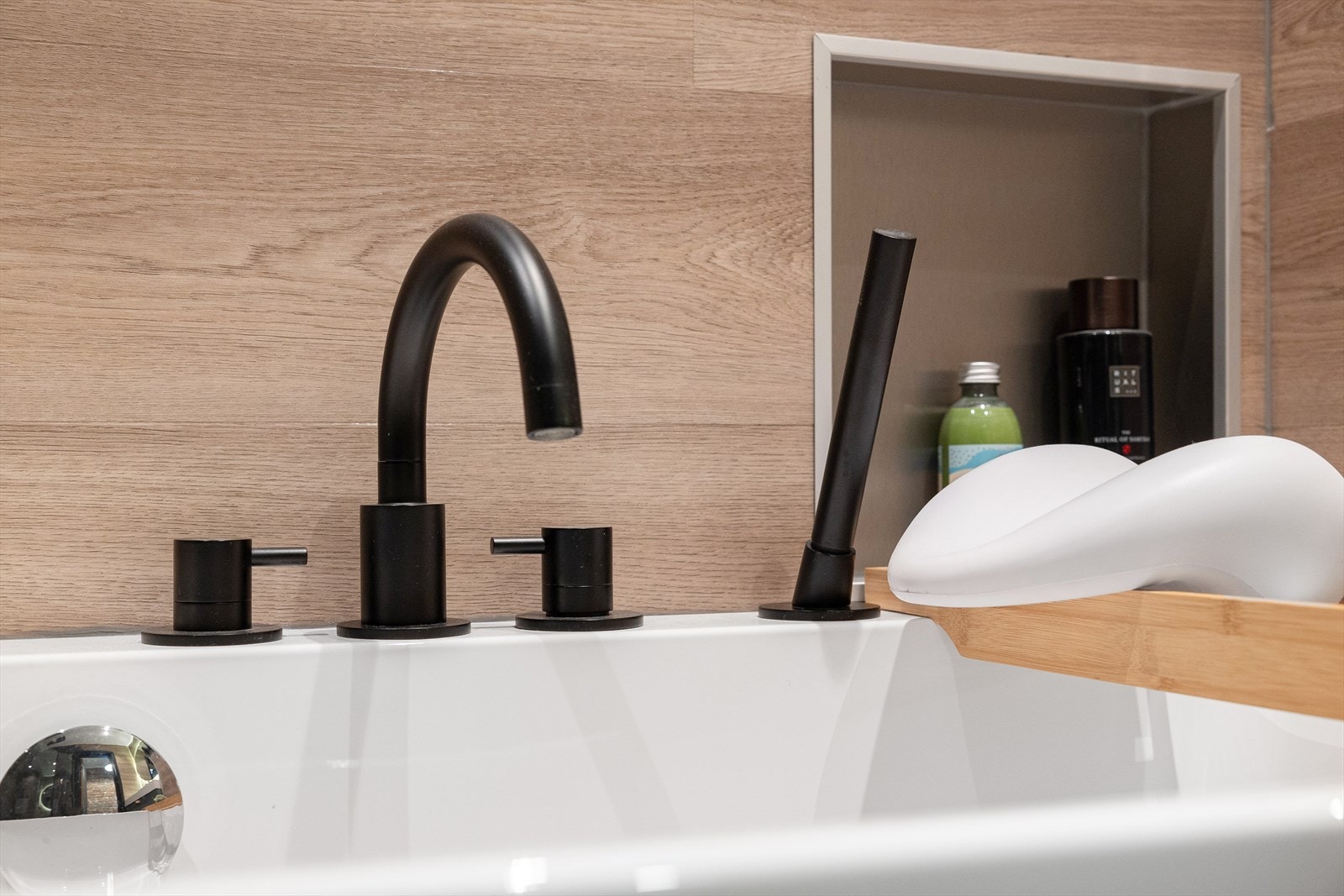 Støp av gulv, smøremembran og flislegging utført av Dennis Thomassen AS og rørarbeid er utført av H2O VVS Galleribilde