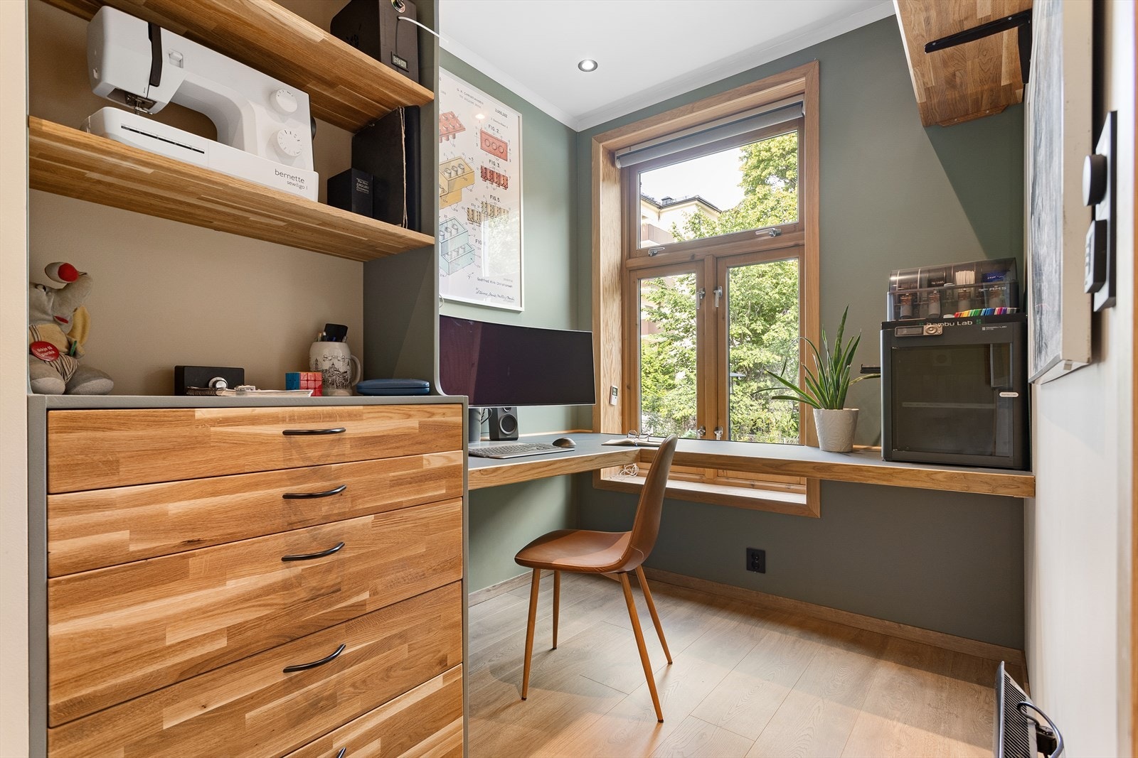 Dette er perfekt som barnerom (0-3), walk-in eller som det står - kontor Galleribilde