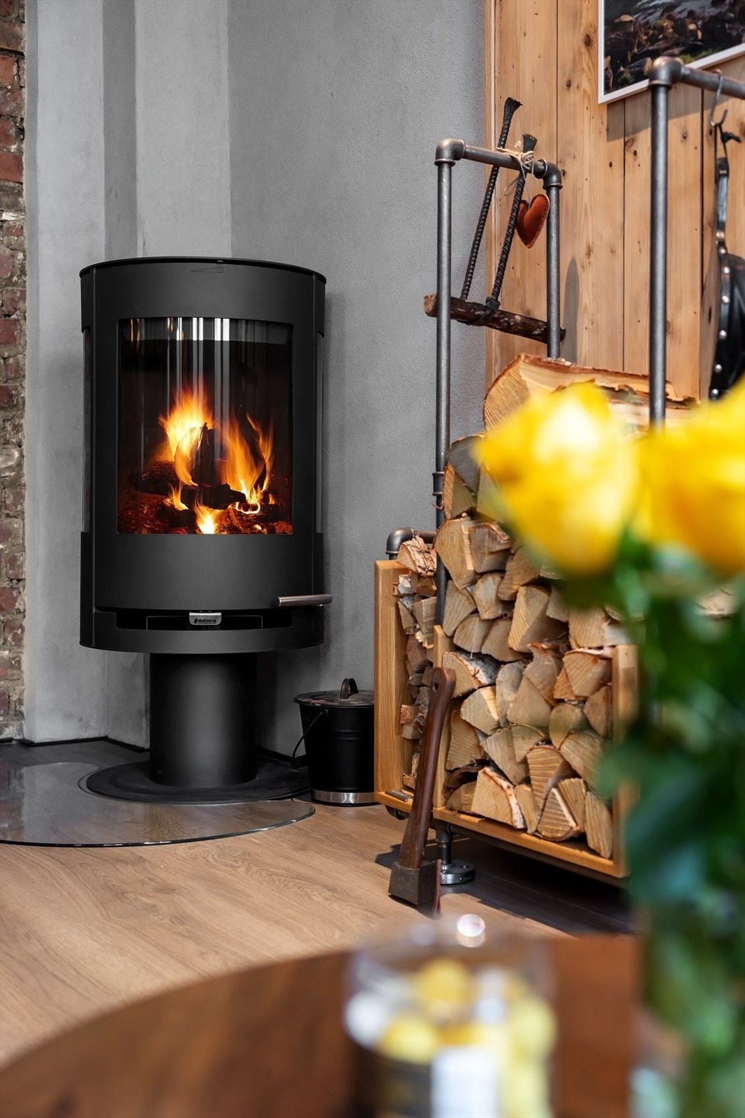 I 2023 ble det installert ny, rentbrennende ovn. Pipene ble rehabilitert i 2014 i regi av borettslaget Galleribilde