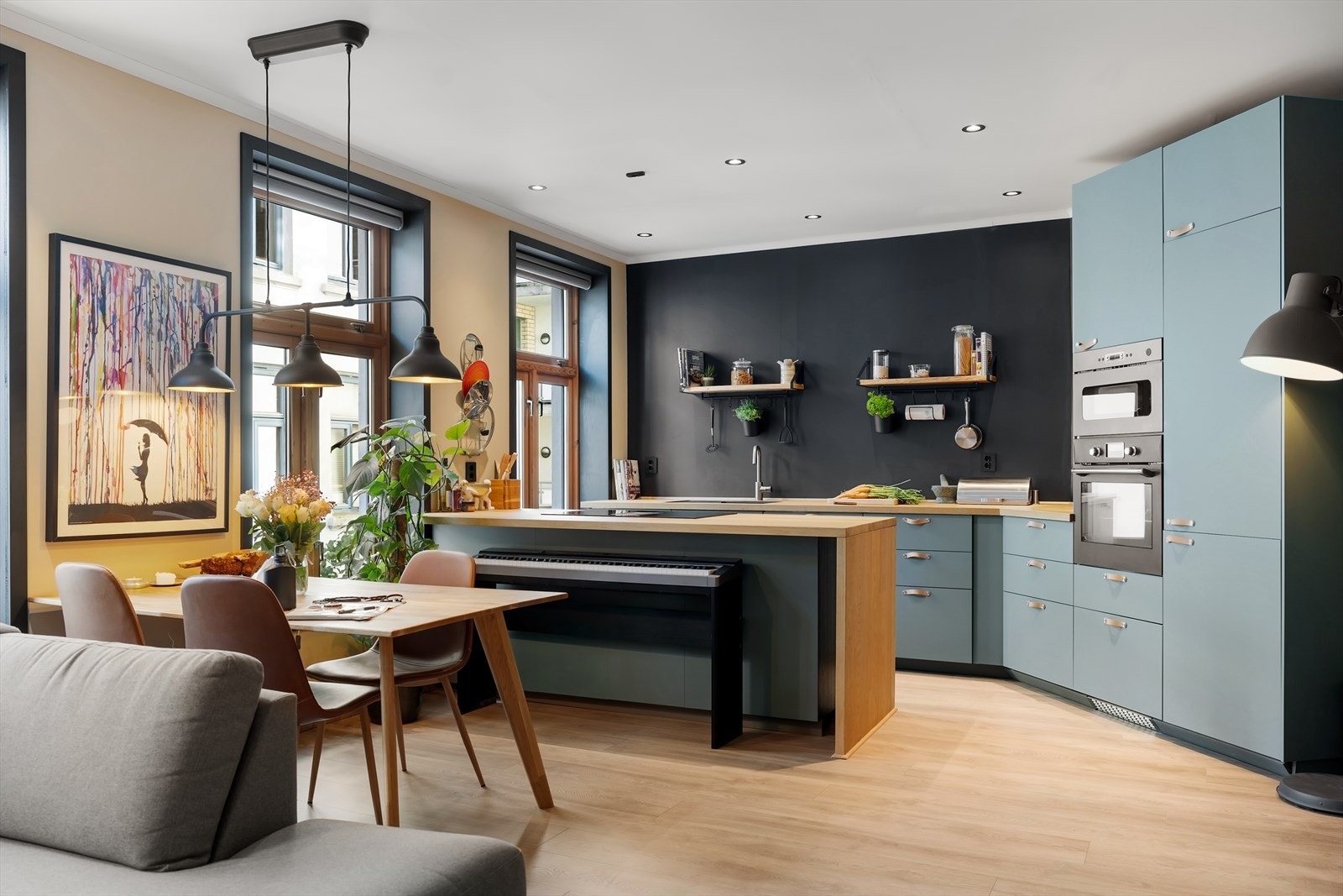 Hele bygningen ligger i indre gård Galleribilde