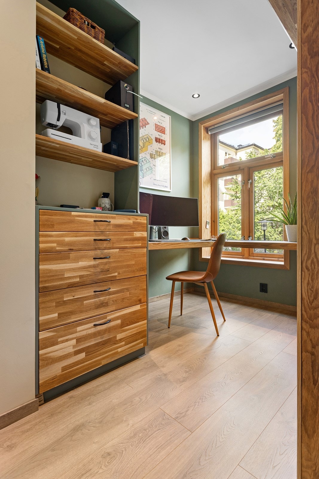 Soverom 2 brukes som et godt hjemmekontor Galleribilde