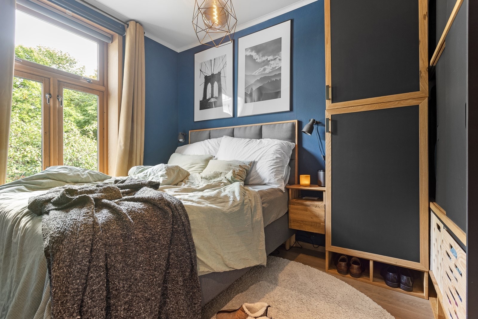 Her er det god plass til stor seng Galleribilde