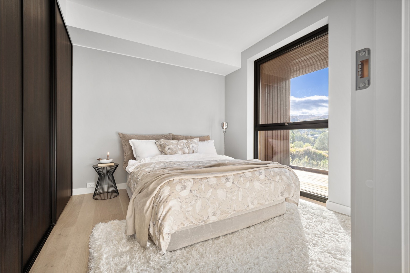 Soverom med pene overflater Galleribilde