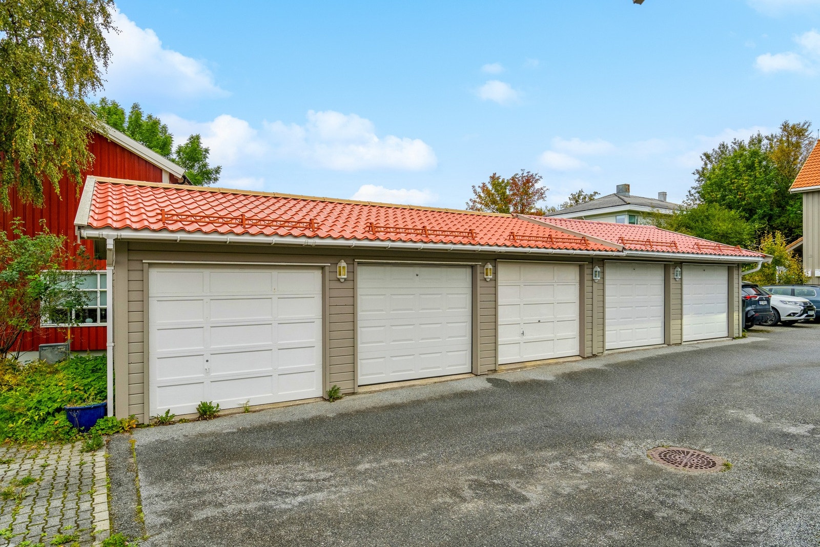 Garasje - praktisk med egen garasje rett utenfor inngangsdøra! Galleribilde