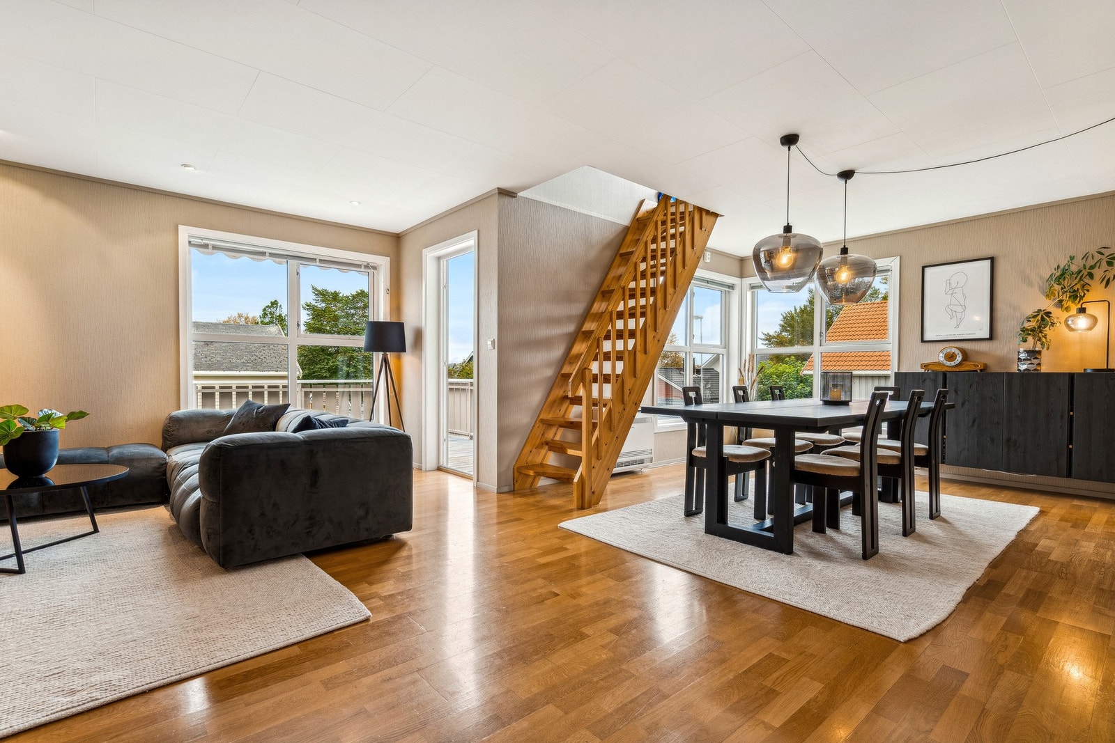 Stue med lyse fine overflater Galleribilde