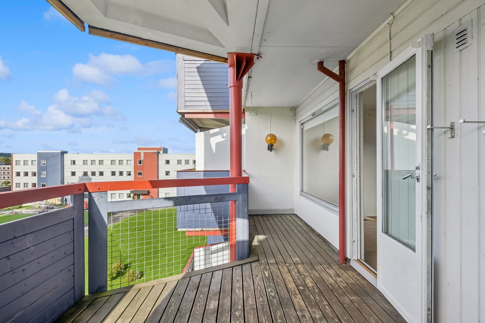 Fin balkong med gode solforhold Galleribilde