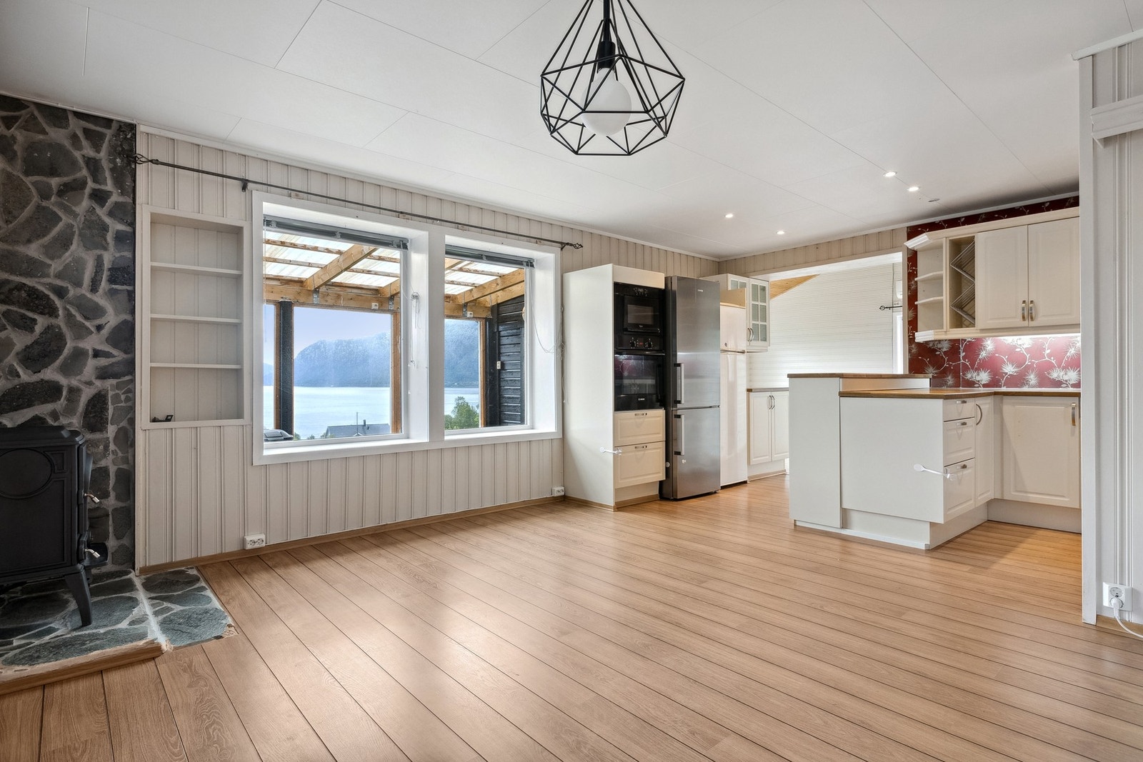 Praktisk med åpen løsning i mot kjøkkenet Galleribilde