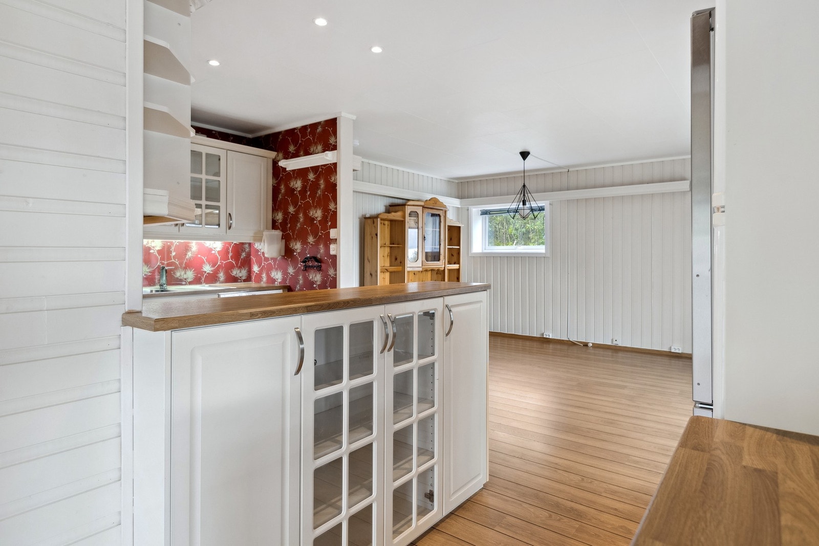 Det er også godt med skap og skuffer på kjøkkenet Galleribilde