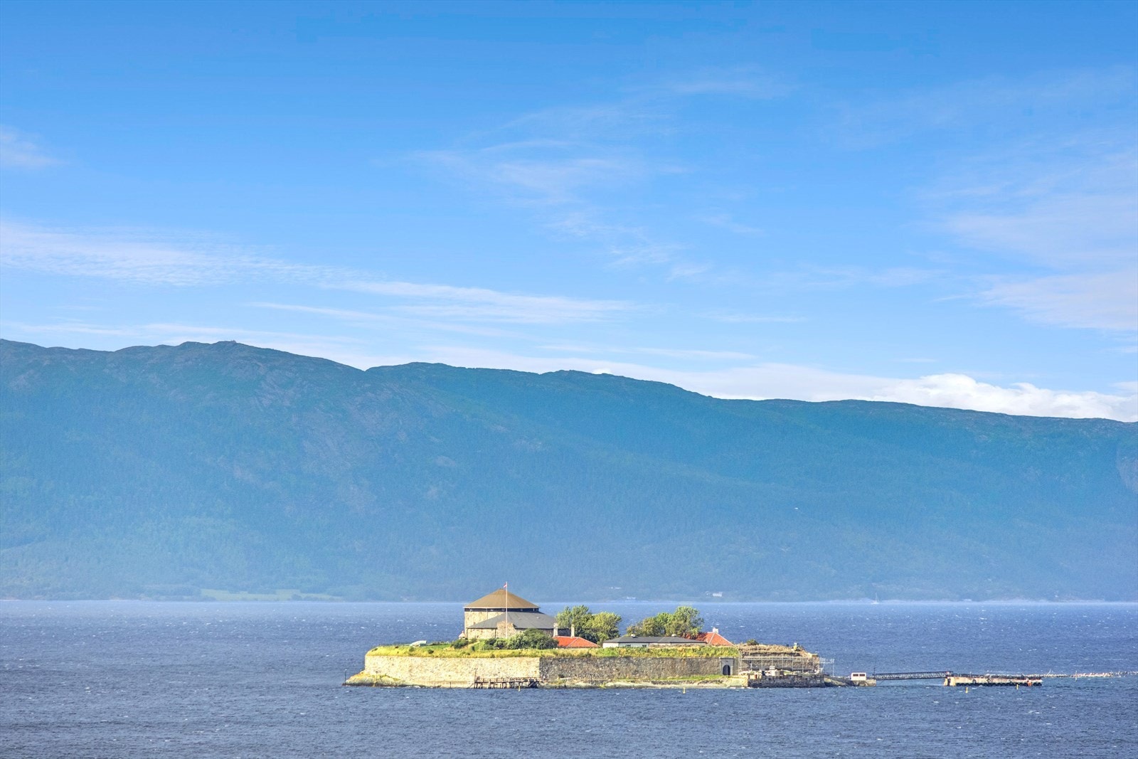 Herlig utsikt fra balkongen mot Munkholmen. Galleribilde