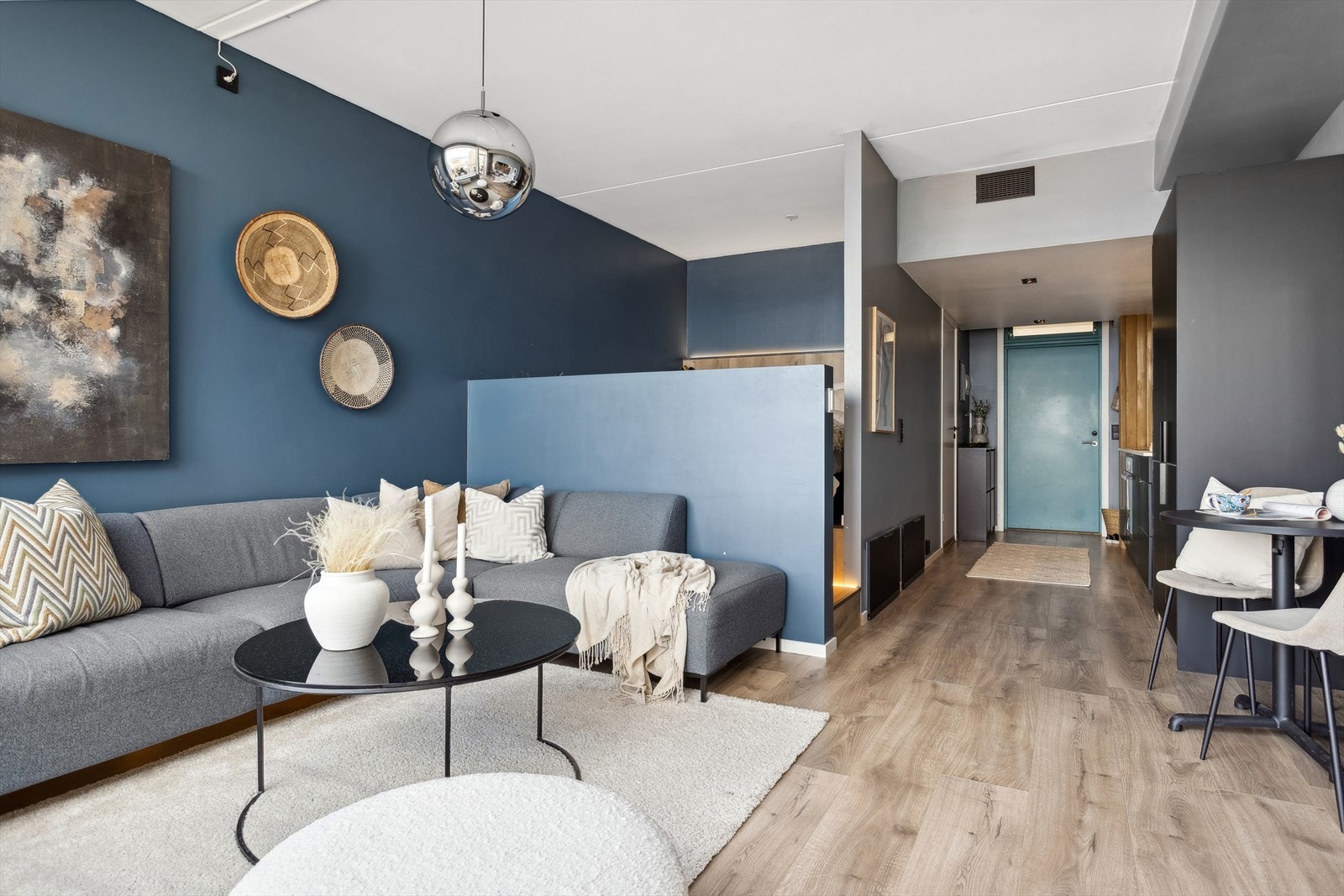 "Alt" er inkludert i felleskostnadene, dette inkluderer blant annet strømkostnader, varmtvann, fjernvarme og vektertjenester. Galleribilde