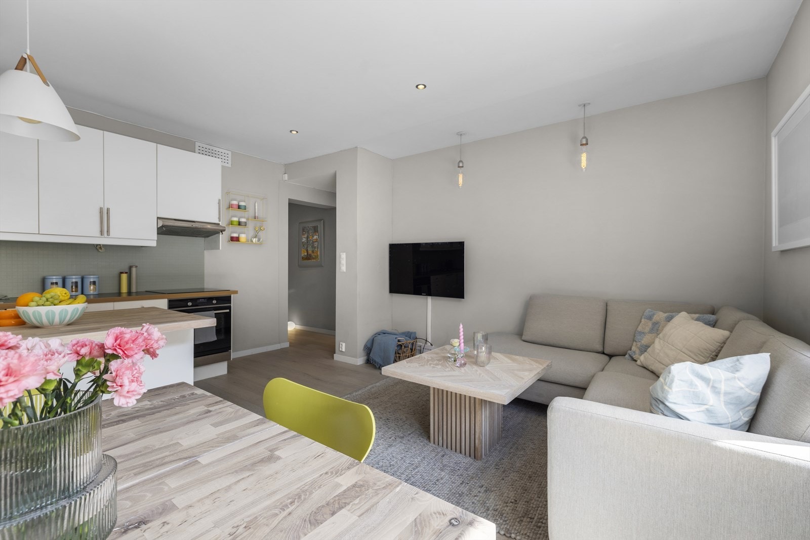 Leiligheten er malt i lyse farger og fremstår svært delikat. Galleribilde