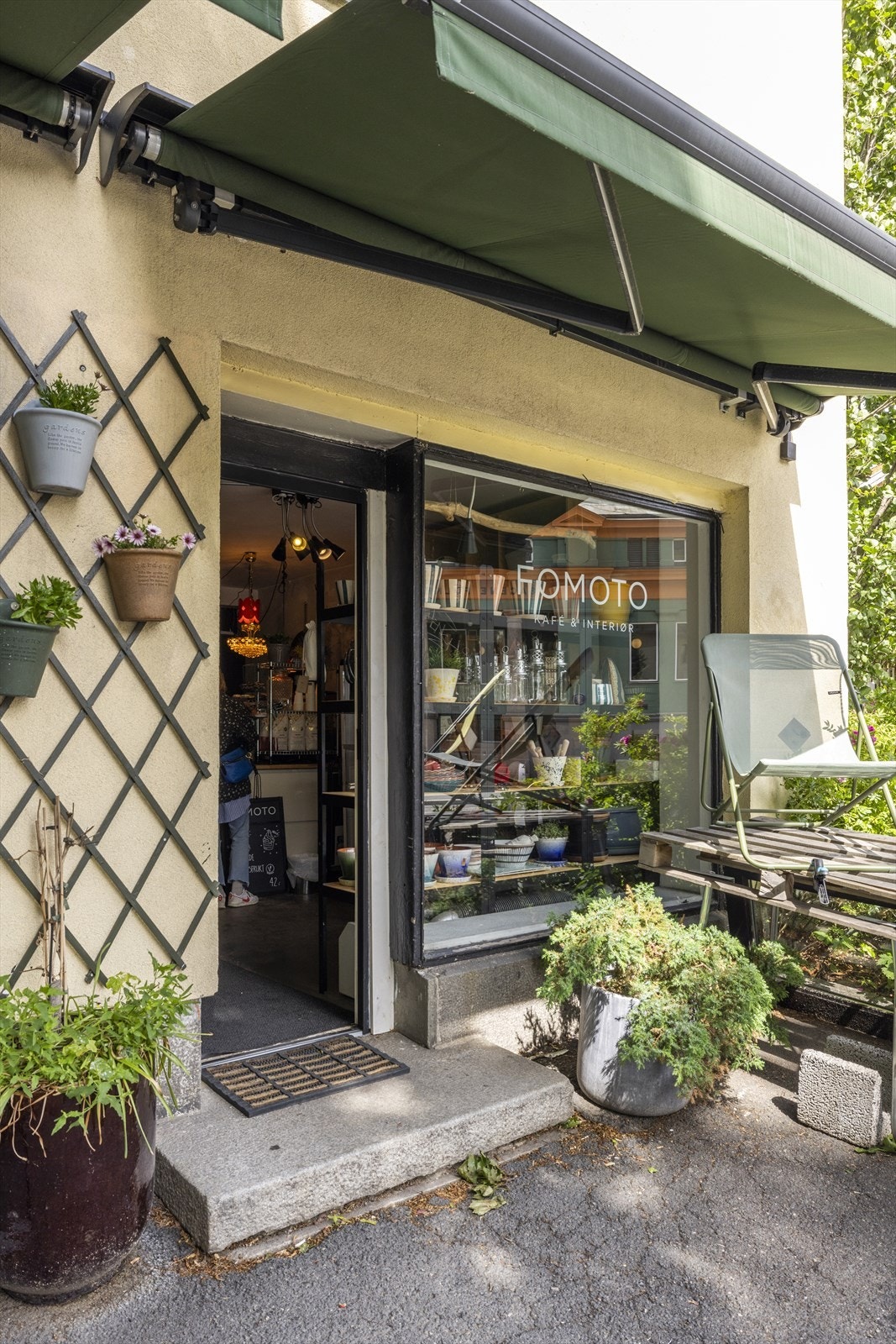 Koselige kafeer og butikker i nabolaget. Galleribilde