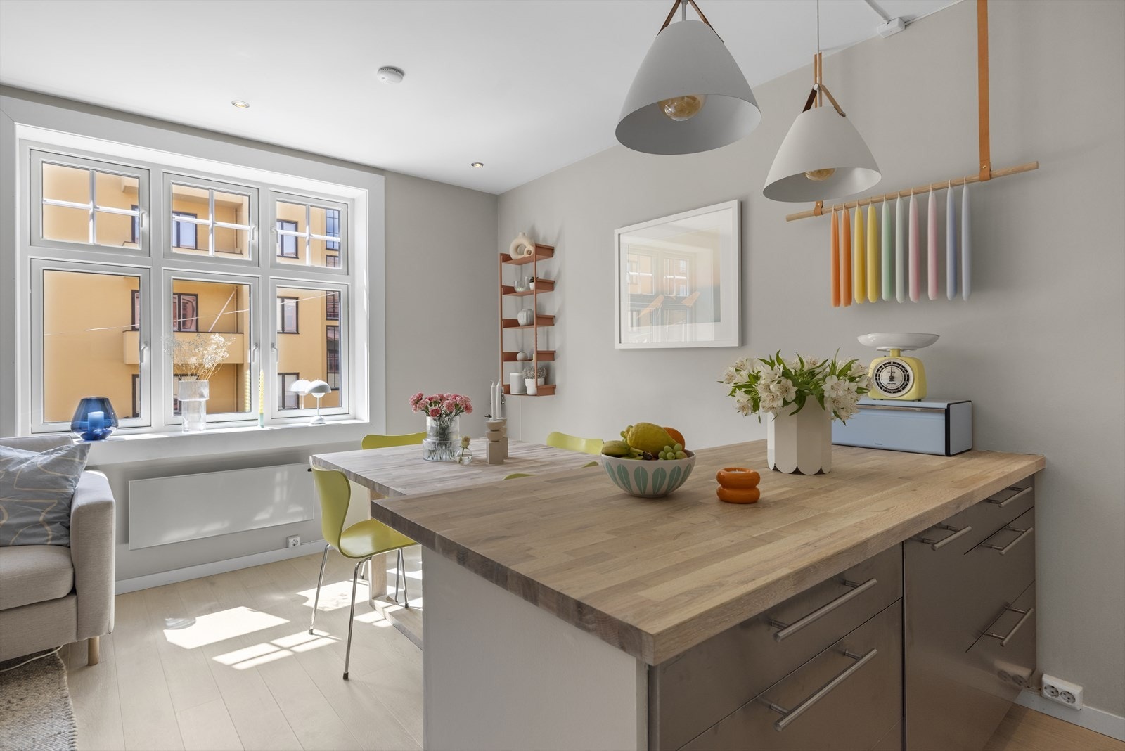 Praktisk kjøkkenøy med oppbevaring. Galleribilde