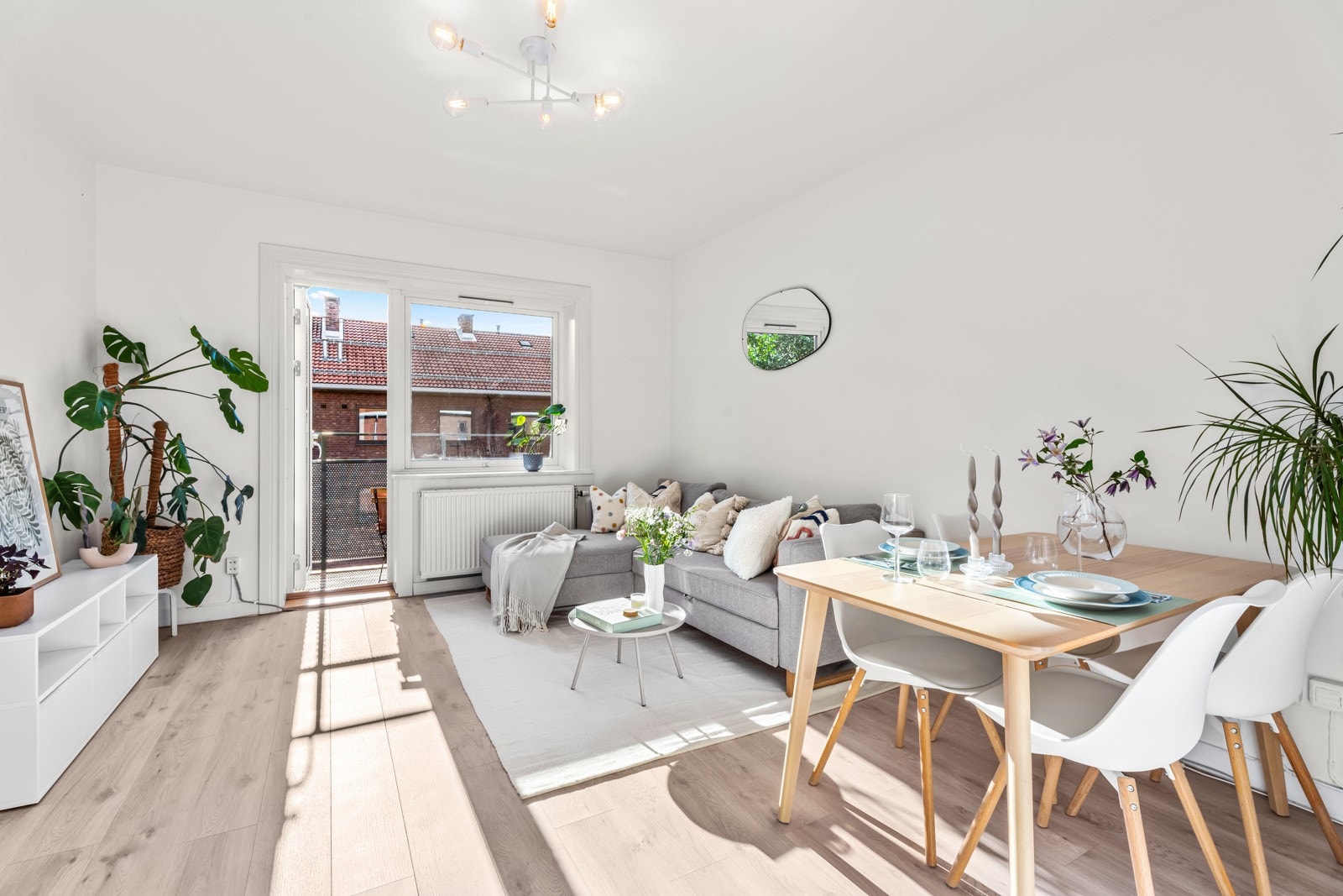 Lys og gjennomgående toppleilighet med attraktiv beliggenhet. Galleribilde