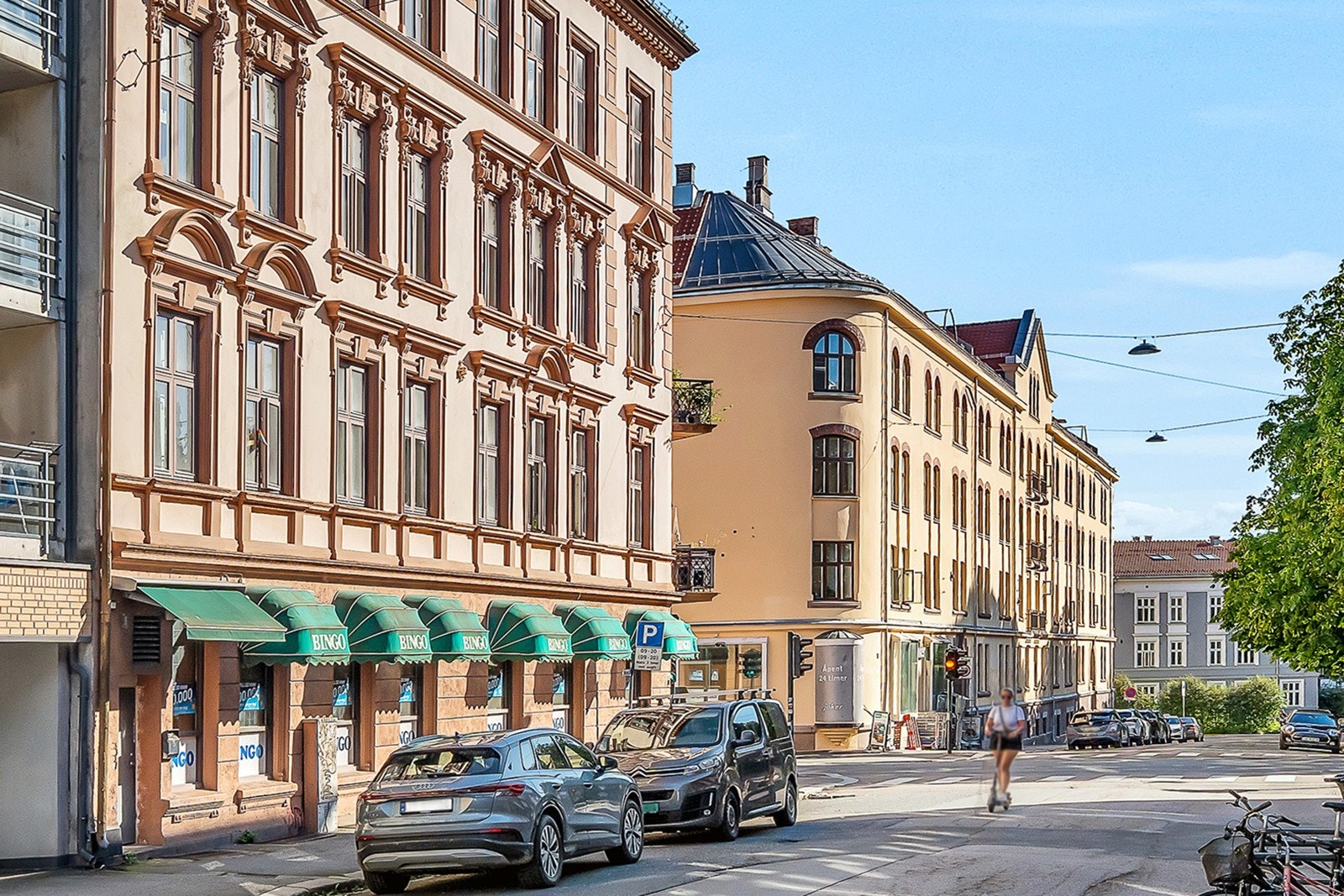 Hyggelig nabolag med flere butikker og kafeer. Galleribilde