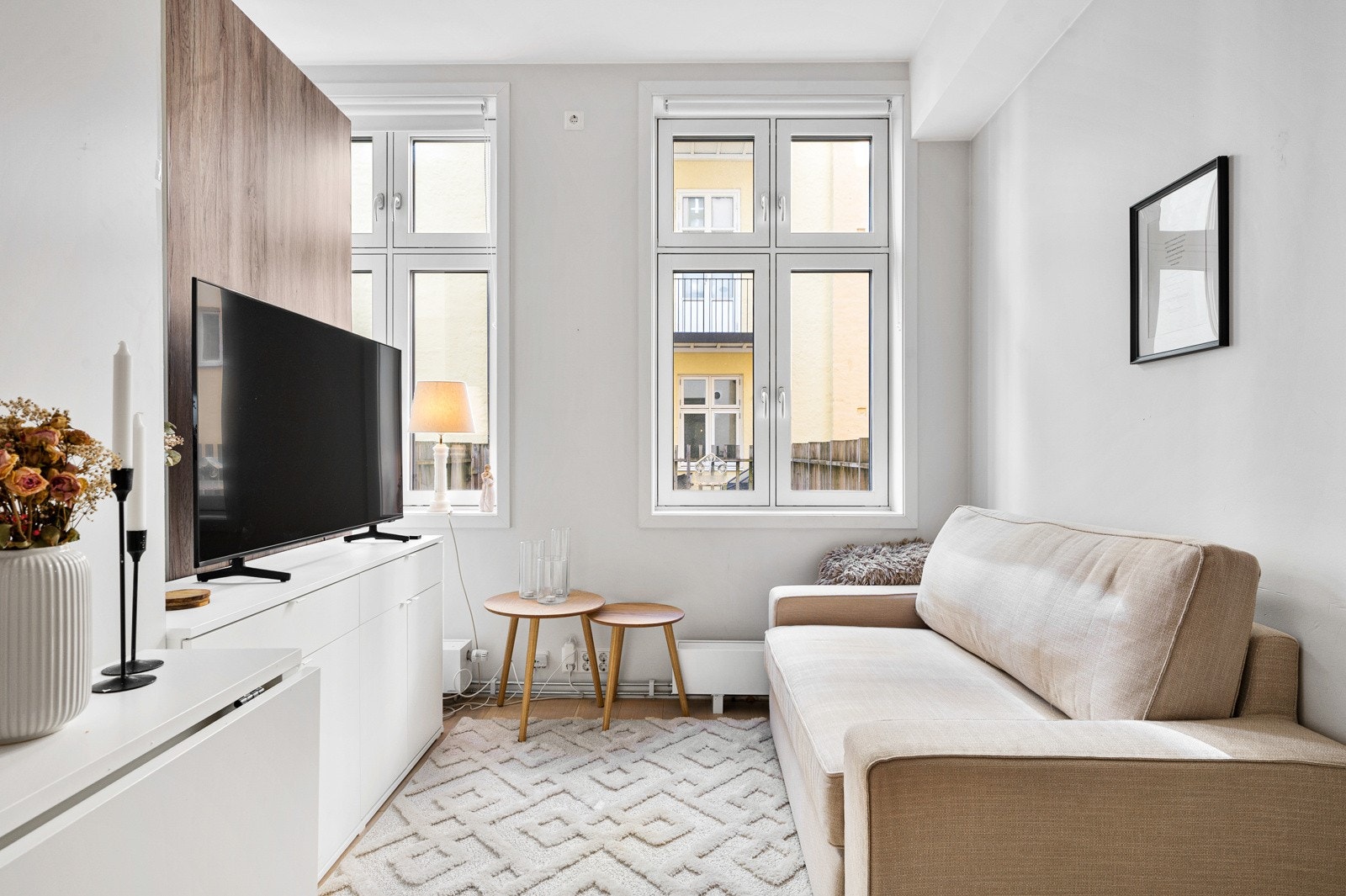 Utleiedelen er av god størrelse og leies i dag ut for kr 14.900,- pr. måned. Galleribilde