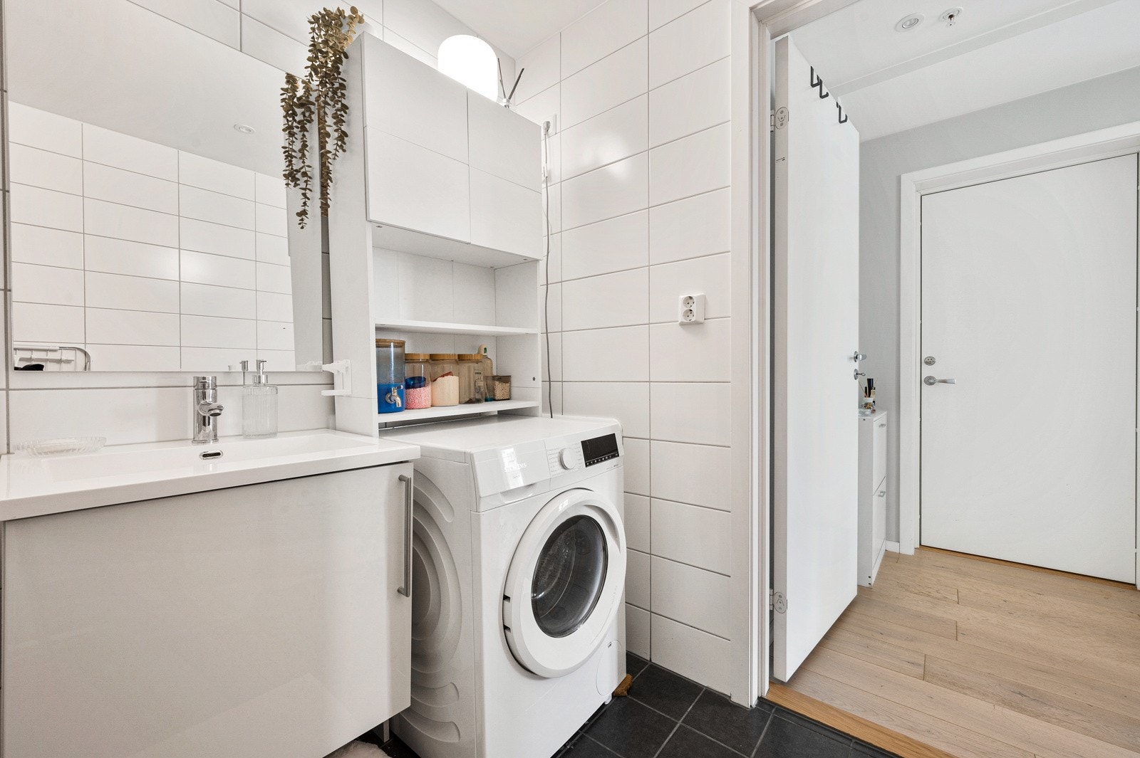 Opplegg for vaskemaskin. Galleribilde