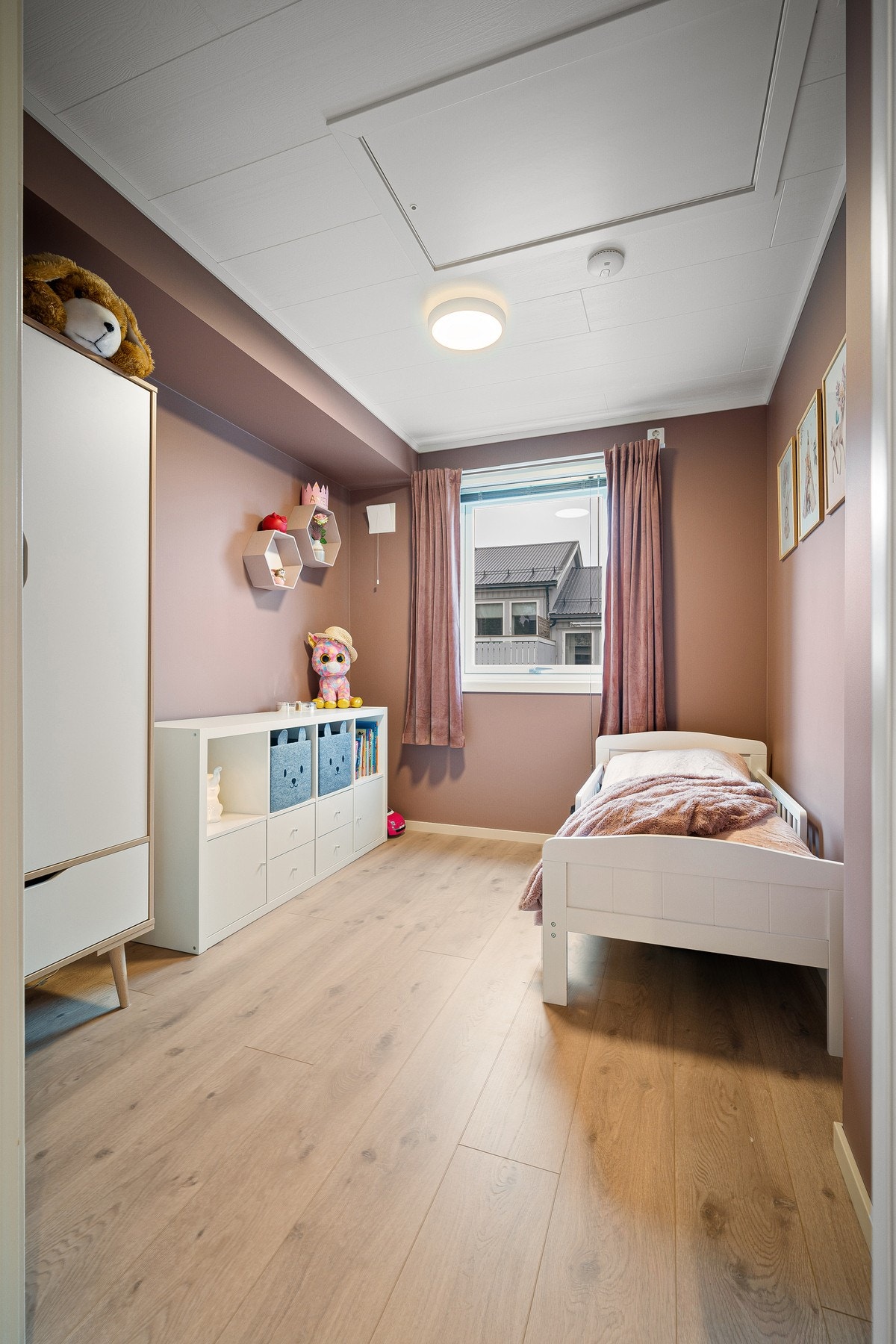 Totalt er det tre soverom i hovedetasjen Galleribilde