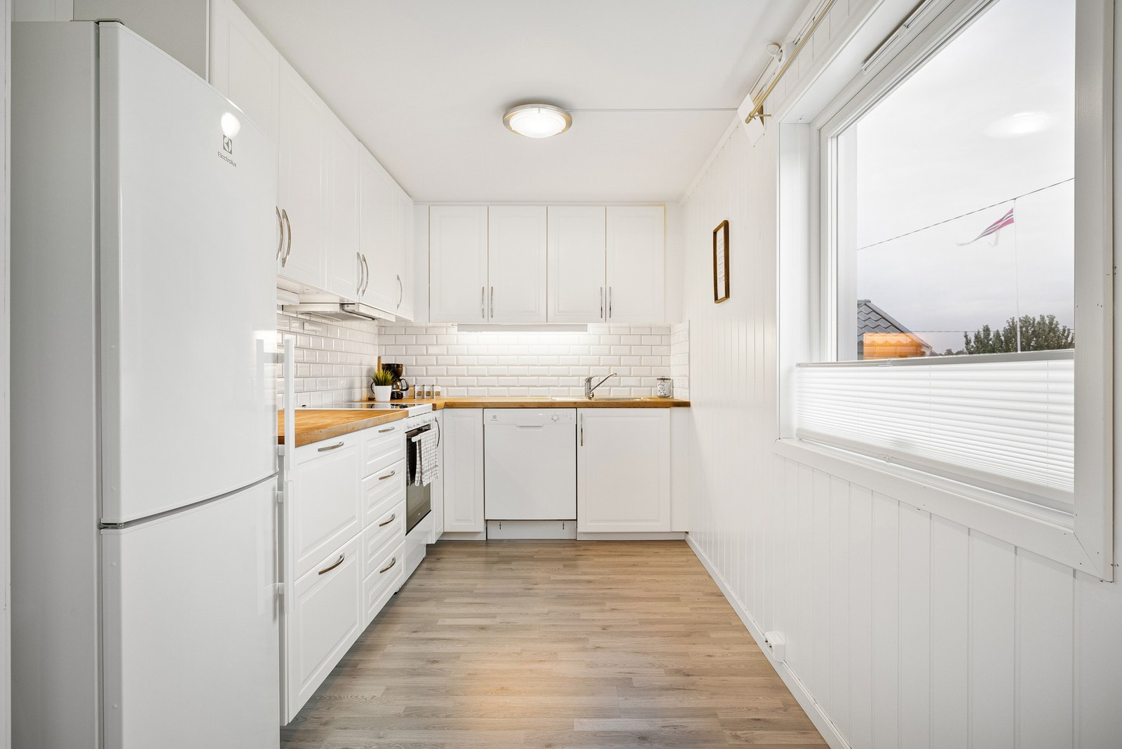 Klassisk og romslig kjøkkeninnredning fra IKEA montert under oppussingen i 2015/16 Galleribilde