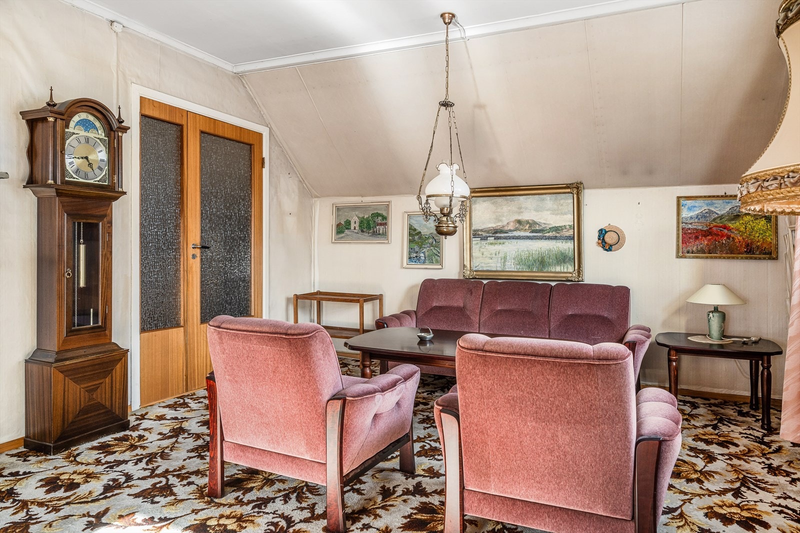 2. etasje er innredet som en egen boenhet, og boligen er registrert med to godkjente boenheter. Galleribilde