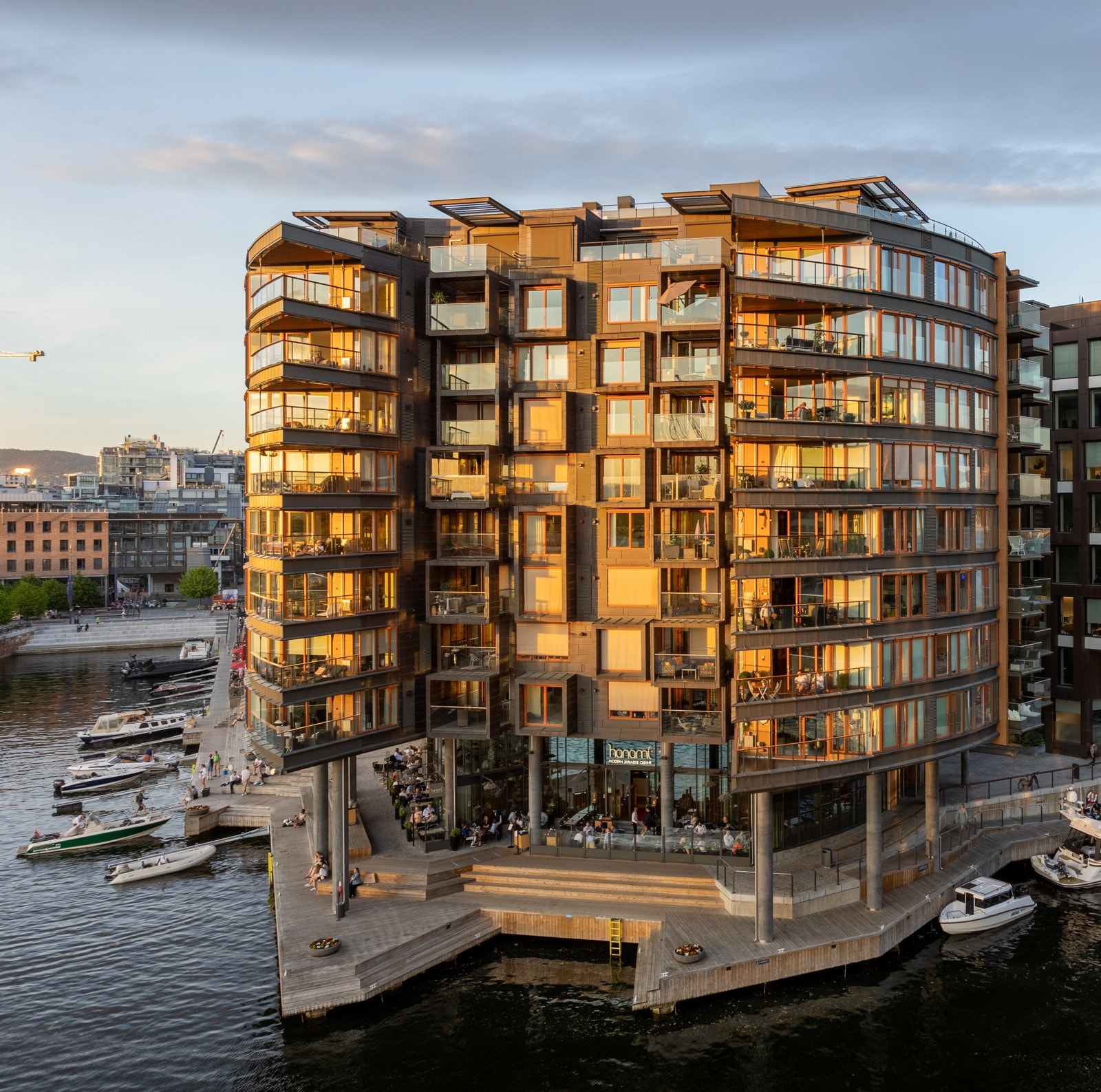 Tjuvholmen har flere kjente restauranter som blant annet Hanami. Galleribilde