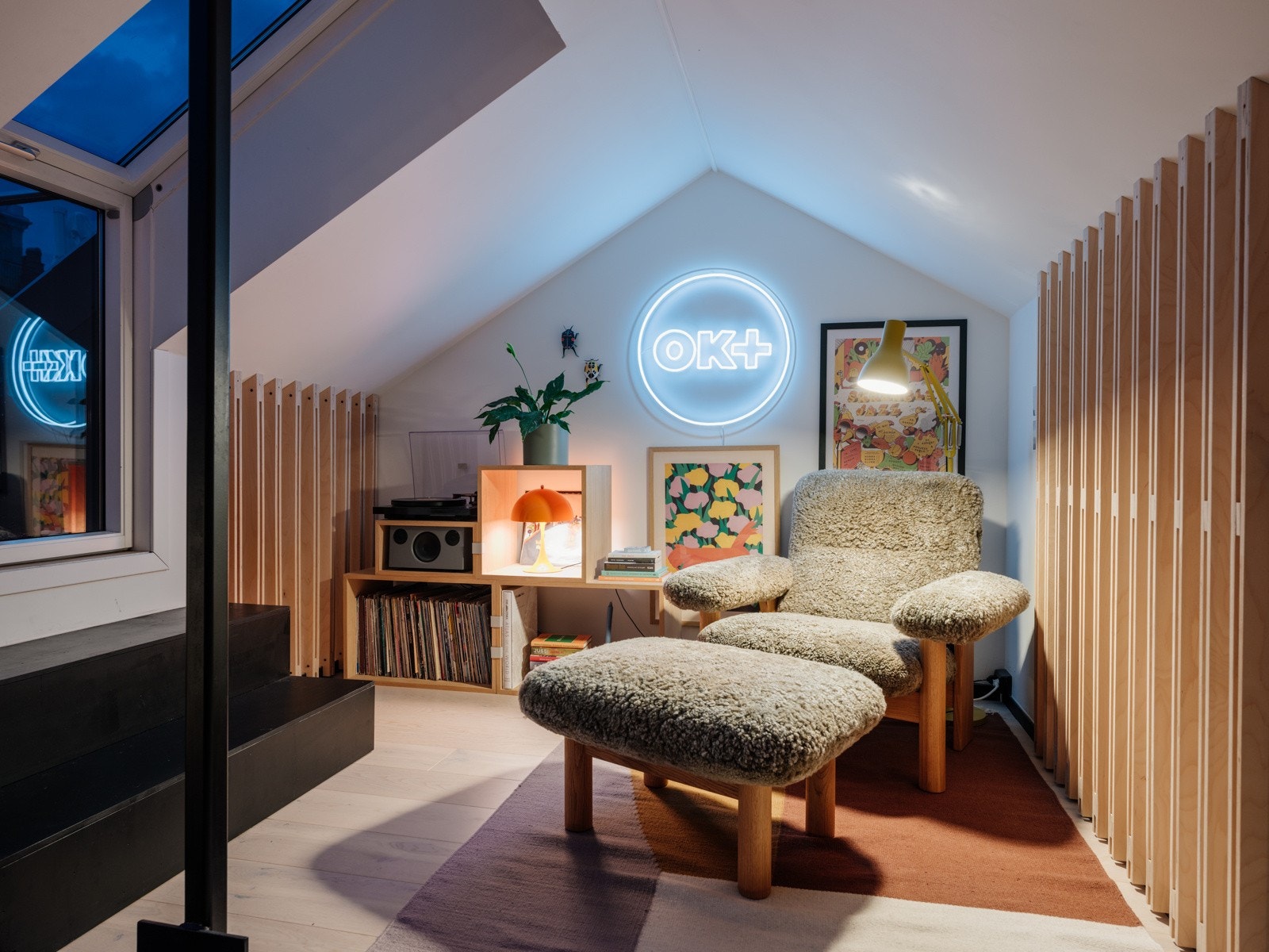 Nyt en god bok eller bare sitt og nyt den fine utsikten. Galleribilde