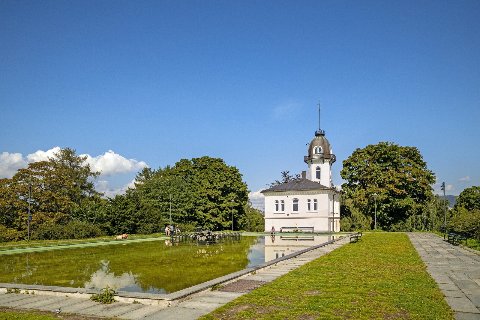 Ikke langt unna er også parken på St. Hanshaugen, Stensparken og Adamstuen. Galleribilde