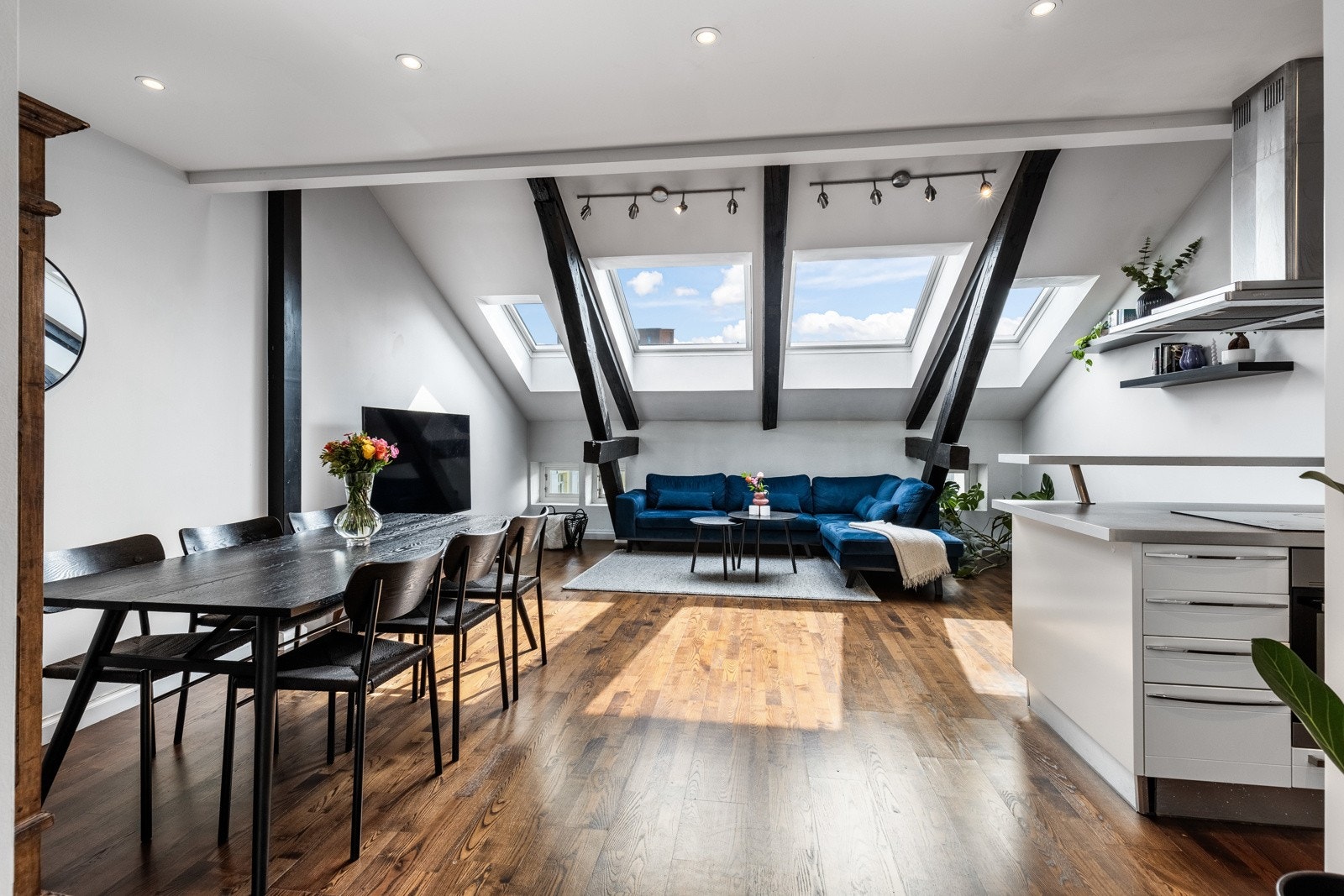 ideell for deg som ønsker alle byens fasiliteter utenfor døren, så vel som idylliske rekreasjonsområder. Galleribilde