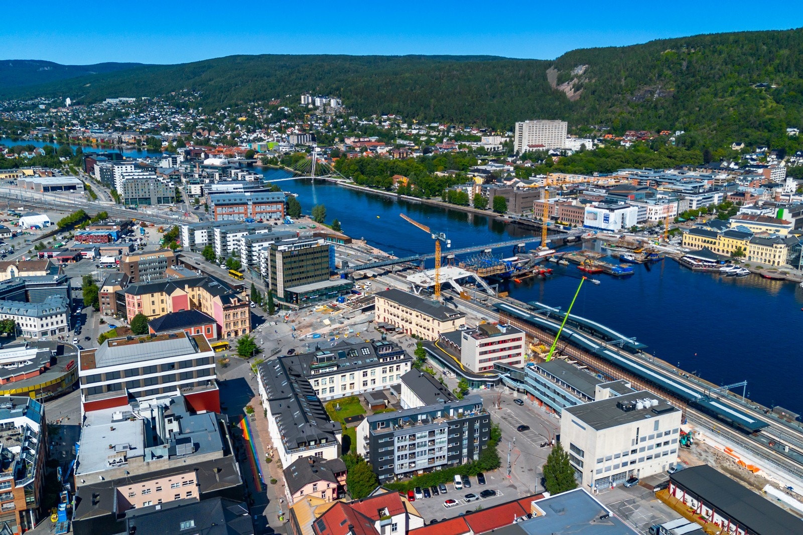 Universitetet i Sørøst-Norge har en av landets mest moderne lokaler på Papirbredden, helt nede ved elva. Galleribilde