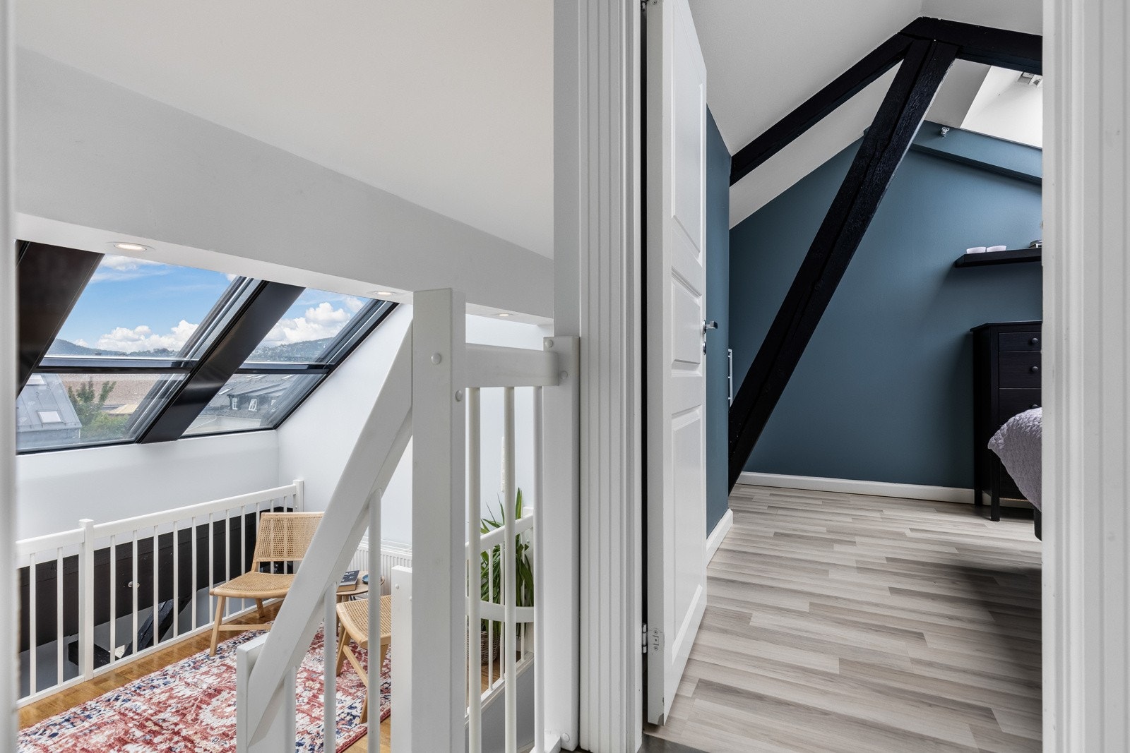 Leiligheten har to fine soverom på øvre plan. Galleribilde