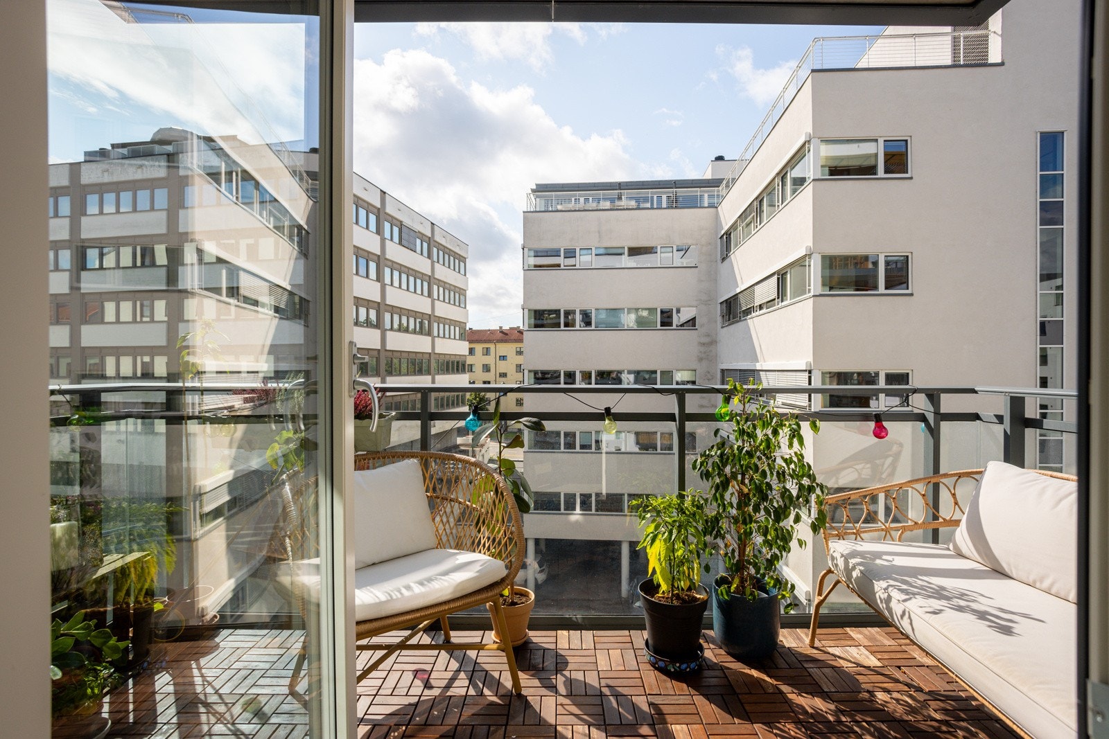 Fra stuen har du utgang til en flott og solrik sydvendt balkong på ca. 7m². Galleribilde