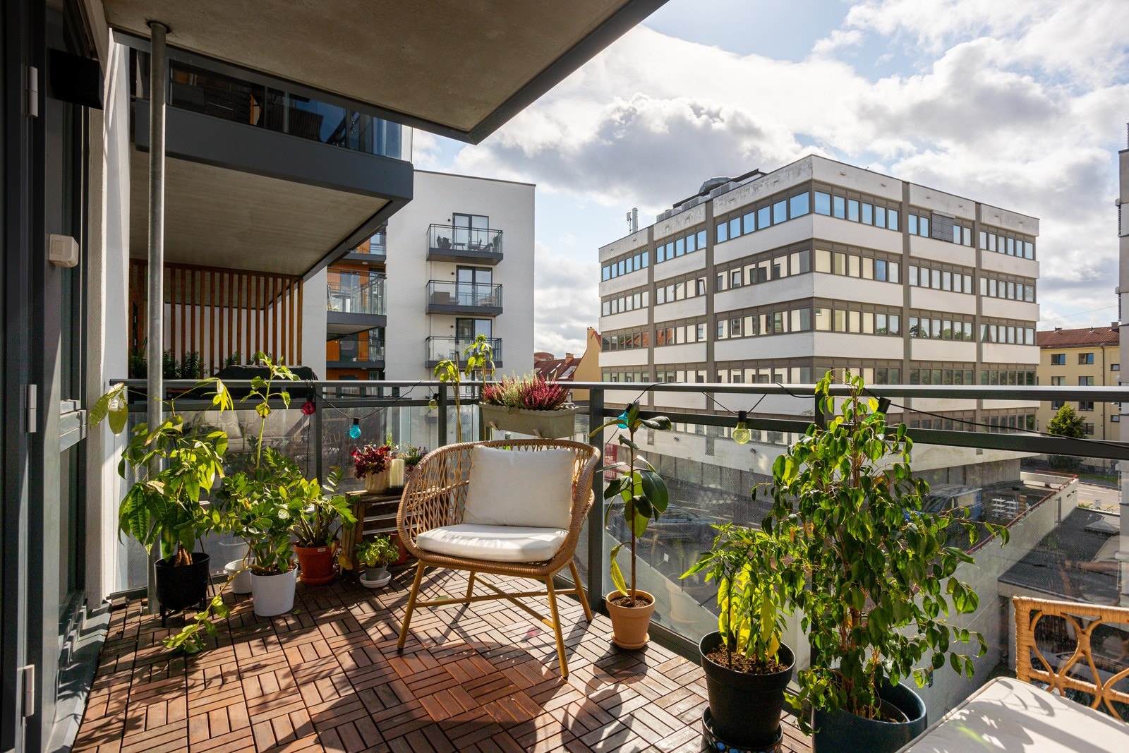 Dette er en lys og fin 2-roms leilighet i et nyere og moderne bygg fra 2020. Galleribilde