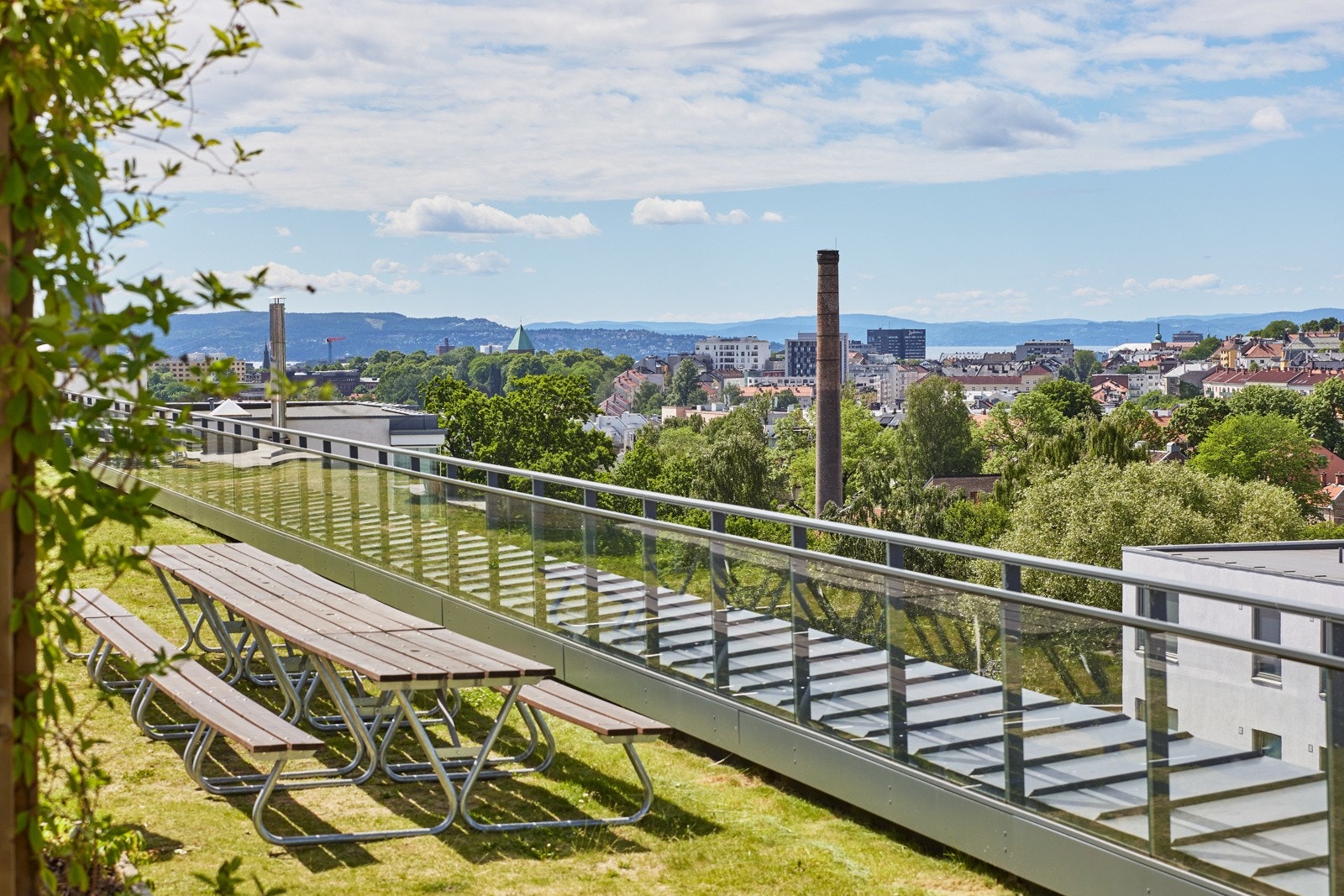 Fantastisk flott utsikt fra felles takterrasse. Galleribilde