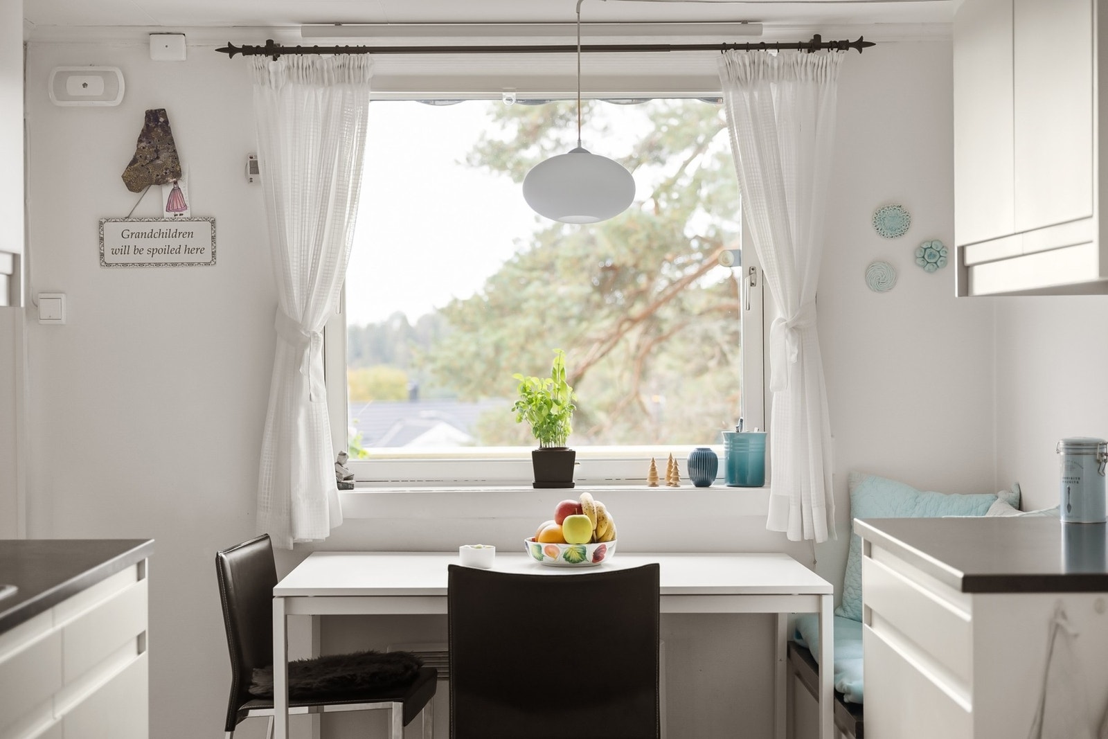 Kjøkkenet - med spiseplass Galleribilde