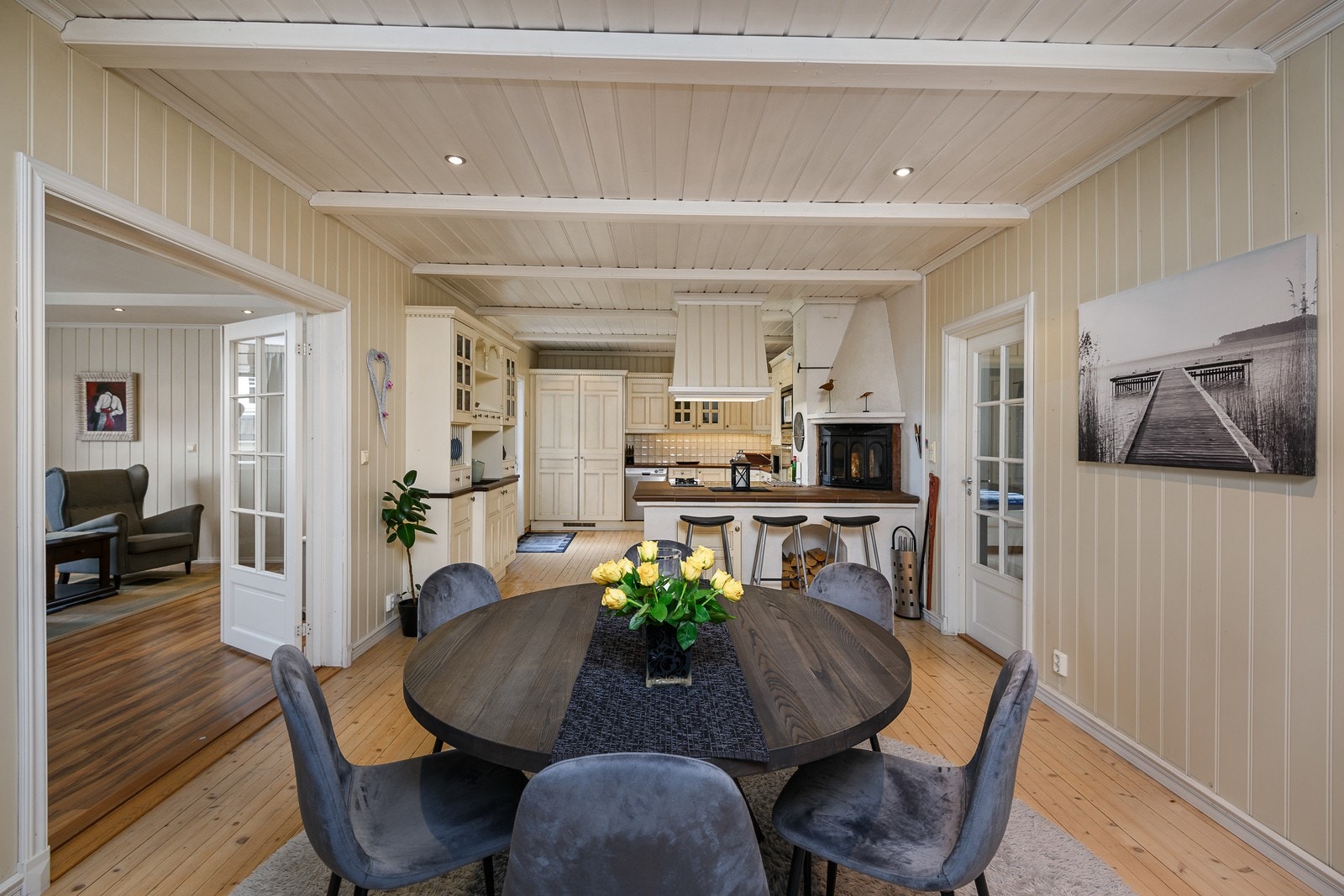 God plass til spisestue på kjøkkenet Galleribilde