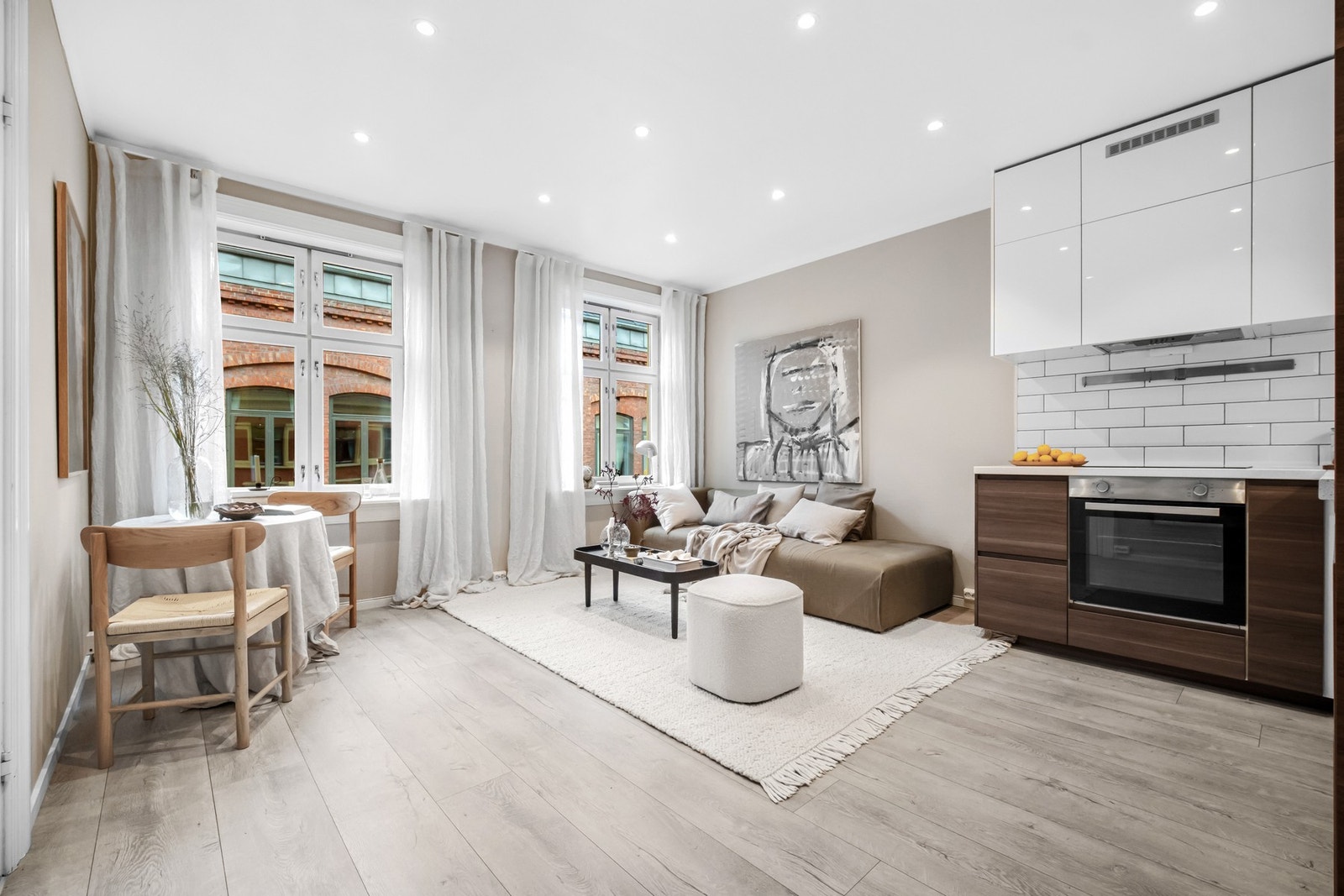 Arealeffektiv planløsning med lettmøblerte rom. Galleribilde