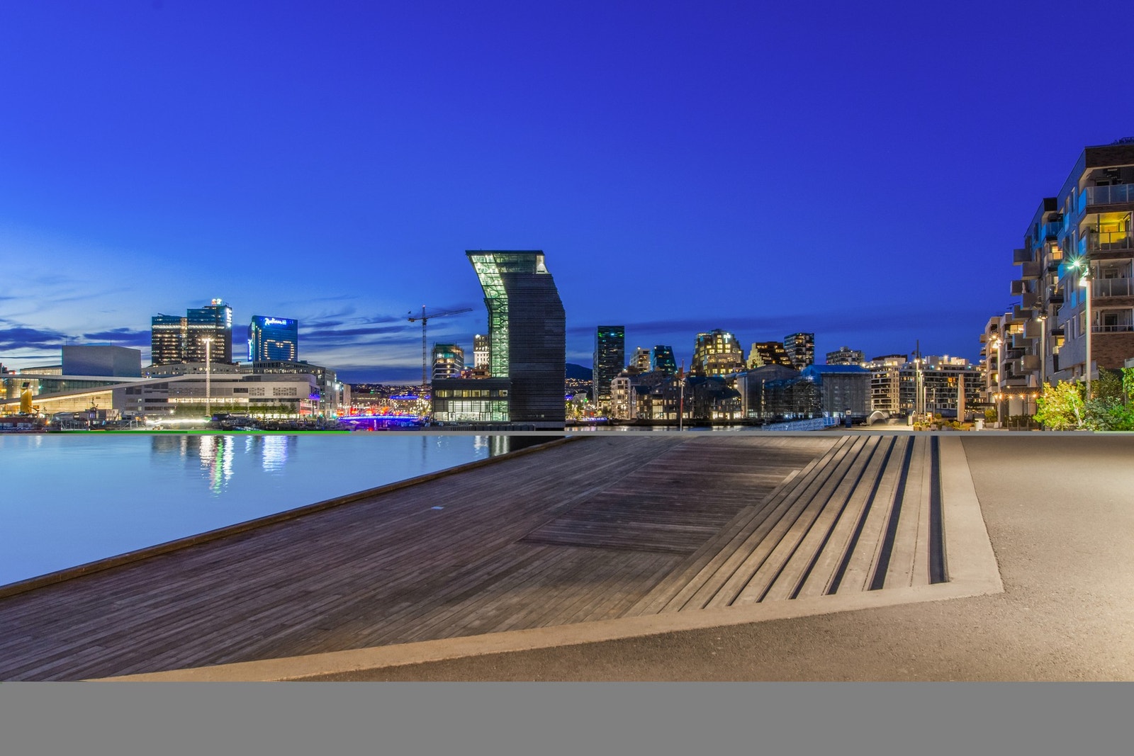 Sørenga byr på en innbydende bystrand, perfekt på sommerstid! Galleribilde