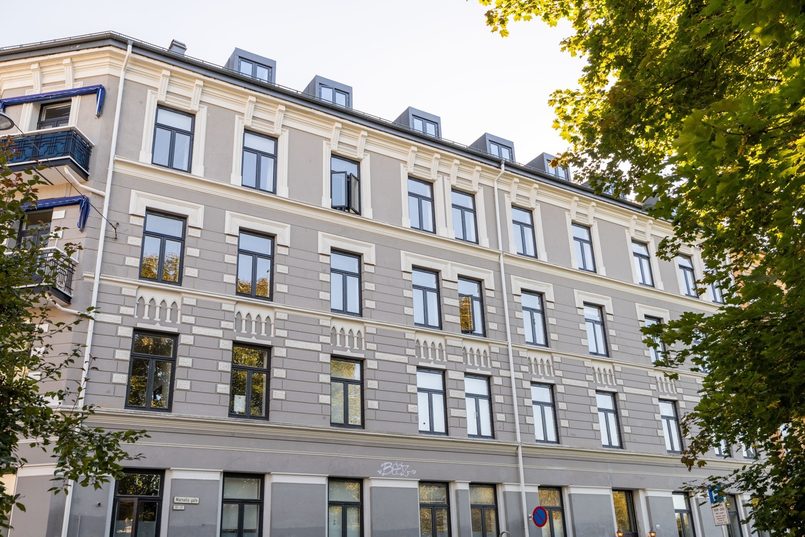 Klassisk bygård bestående av 20 seksjoner. Galleribilde