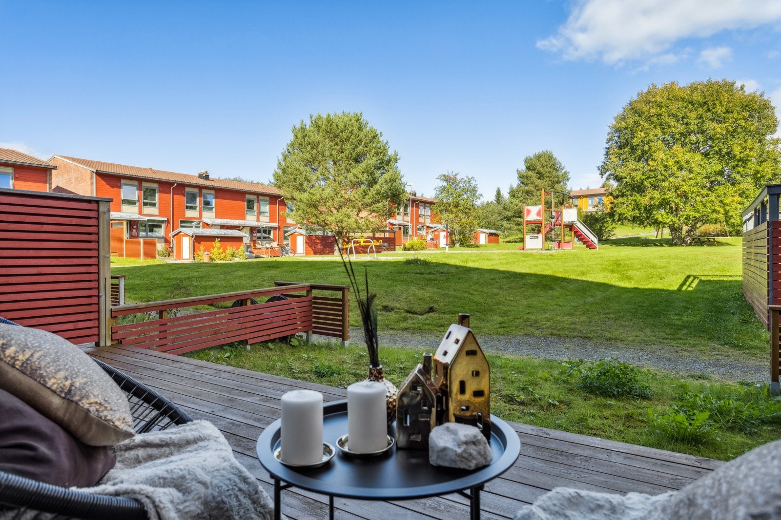 Fra terrassen er det også fri tilgang til felles grøntareal. Galleribilde