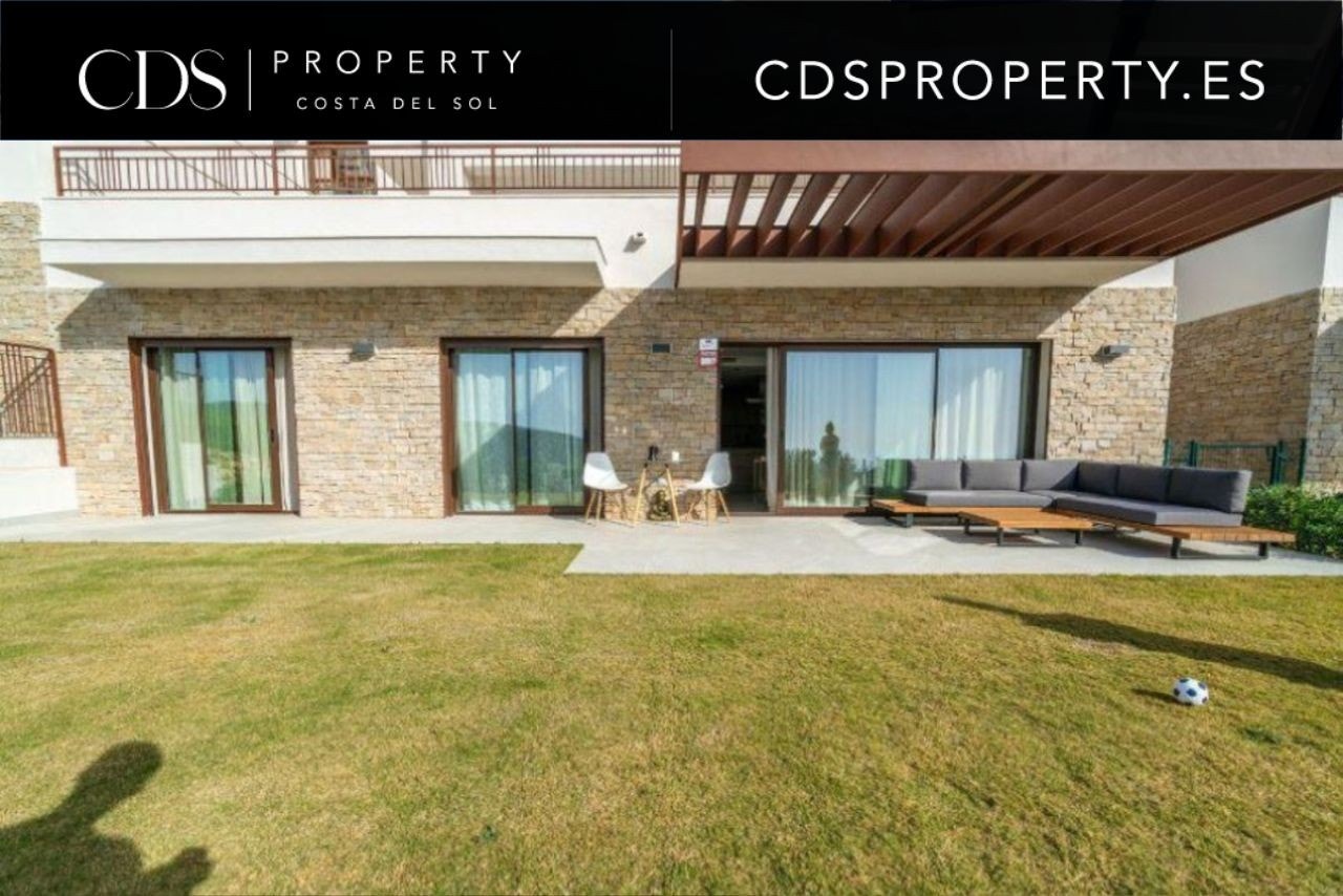 Flott 2-soveroms leilighet med stor terrasse og hage i Marbella presentert av Ferdinand Nilsskog Clarke ved Costa del Sol Property. Galleribilde
