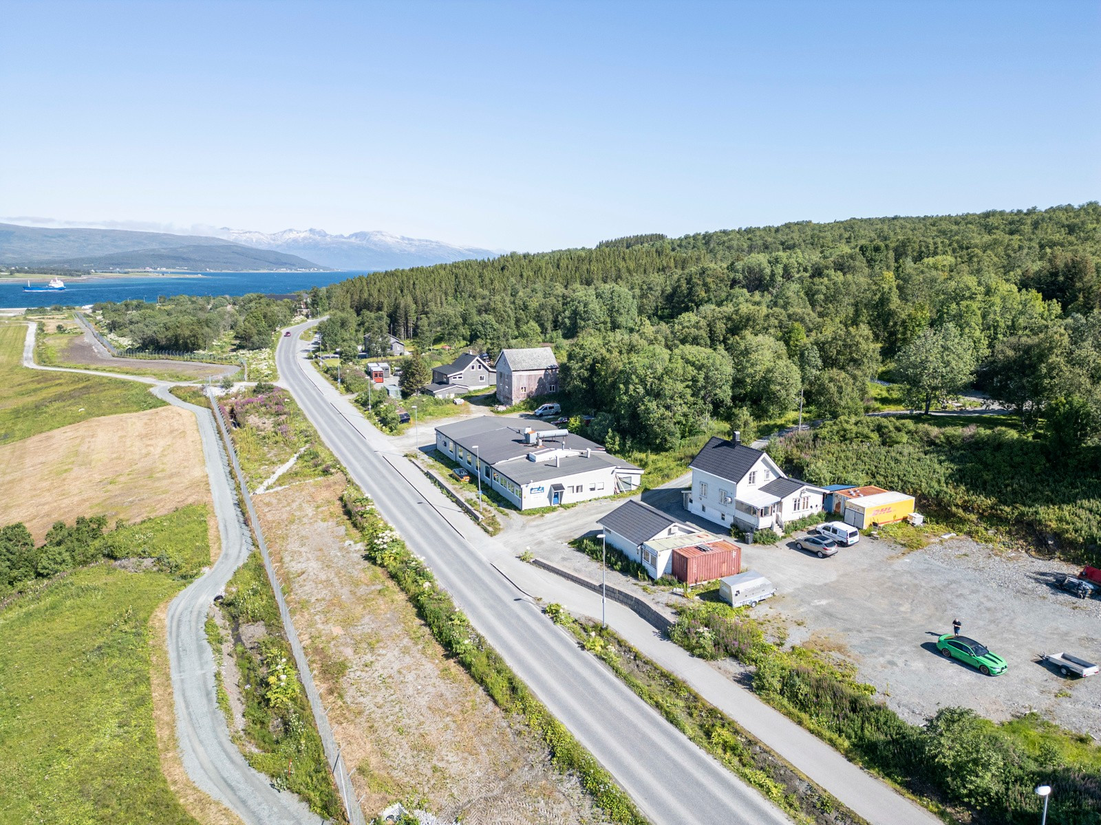 Tomten strekker seg et godt stykke mot sør.