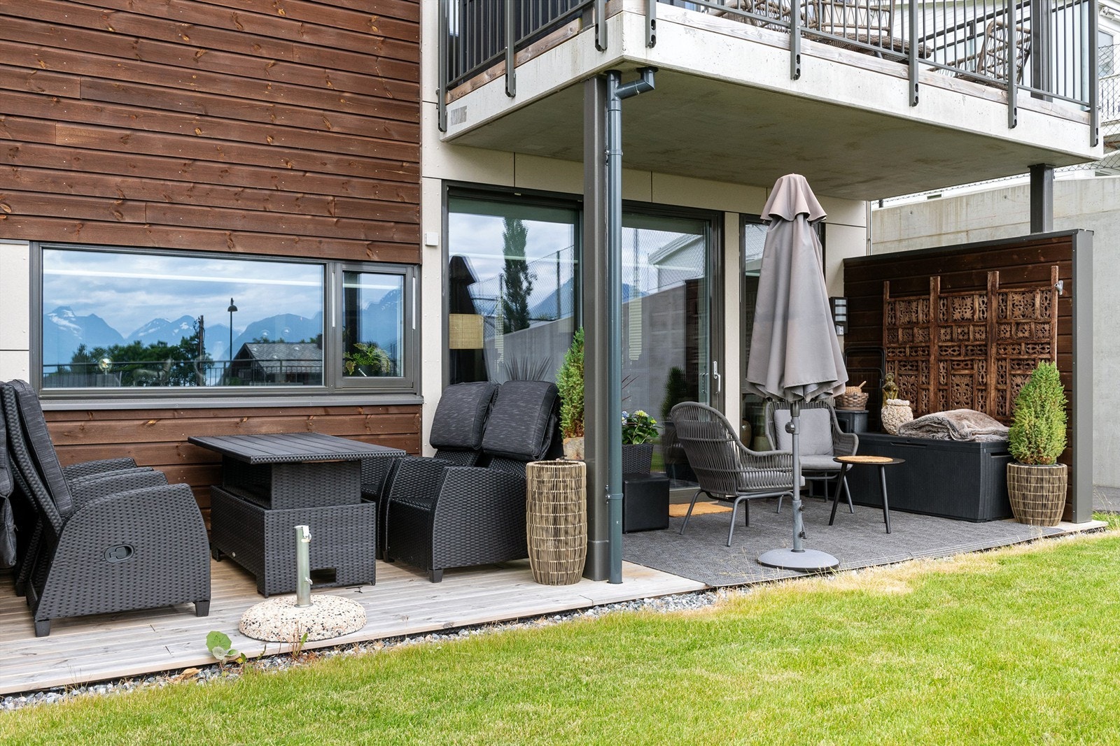 Lun og varm plassering Galleribilde