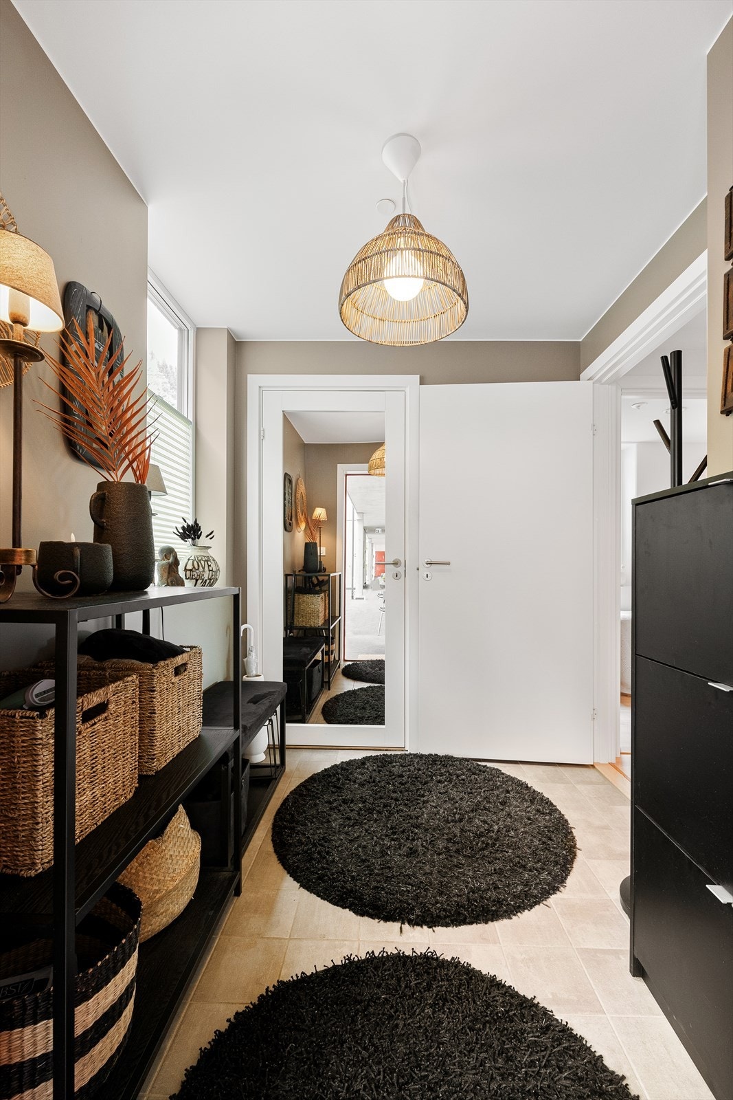 Flislagt entrè Galleribilde