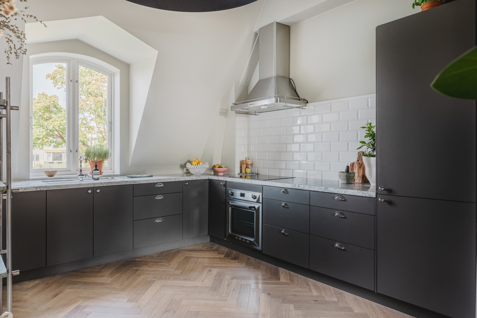 Gjennomgående panløsning med spesielt fine lysforhold. Galleribilde